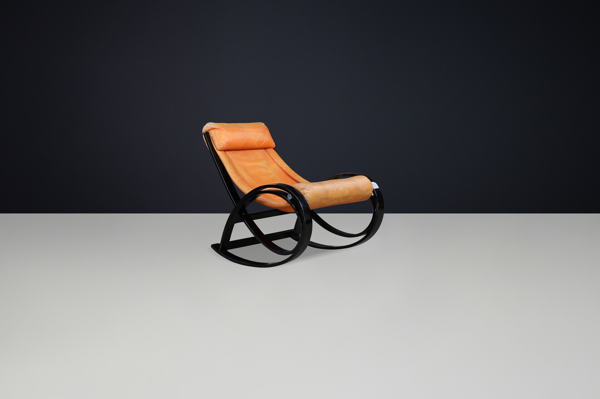 Mid century modern Patinated Cognac Leather Sgarsul Rocking Chair, Gae Aulenti for Poltronova, Italy 1962 Mid-20th century