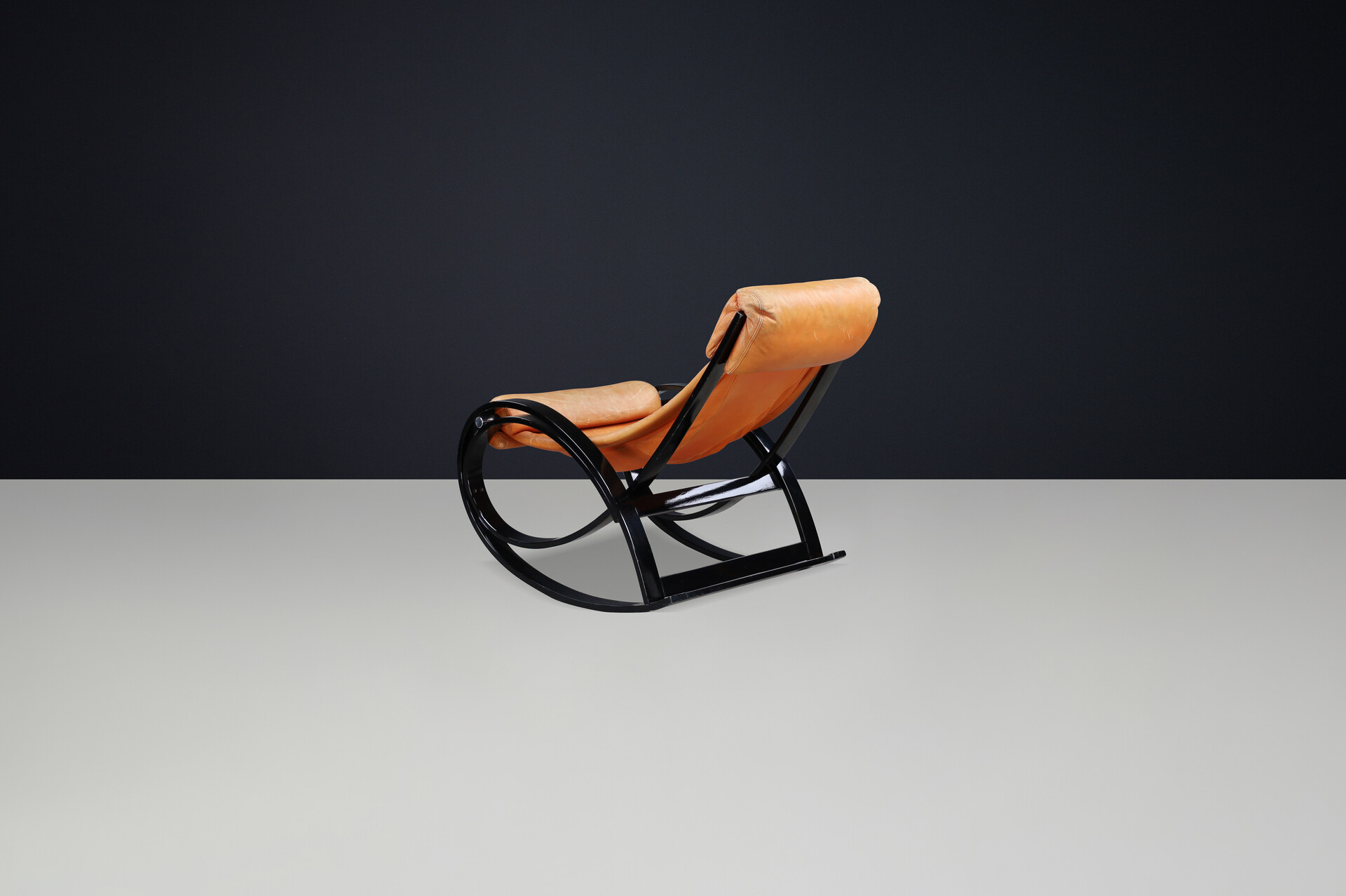 Mid century modern Patinated Cognac Leather Sgarsul Rocking Chair, Gae Aulenti for Poltronova, Italy 1962 Mid-20th century