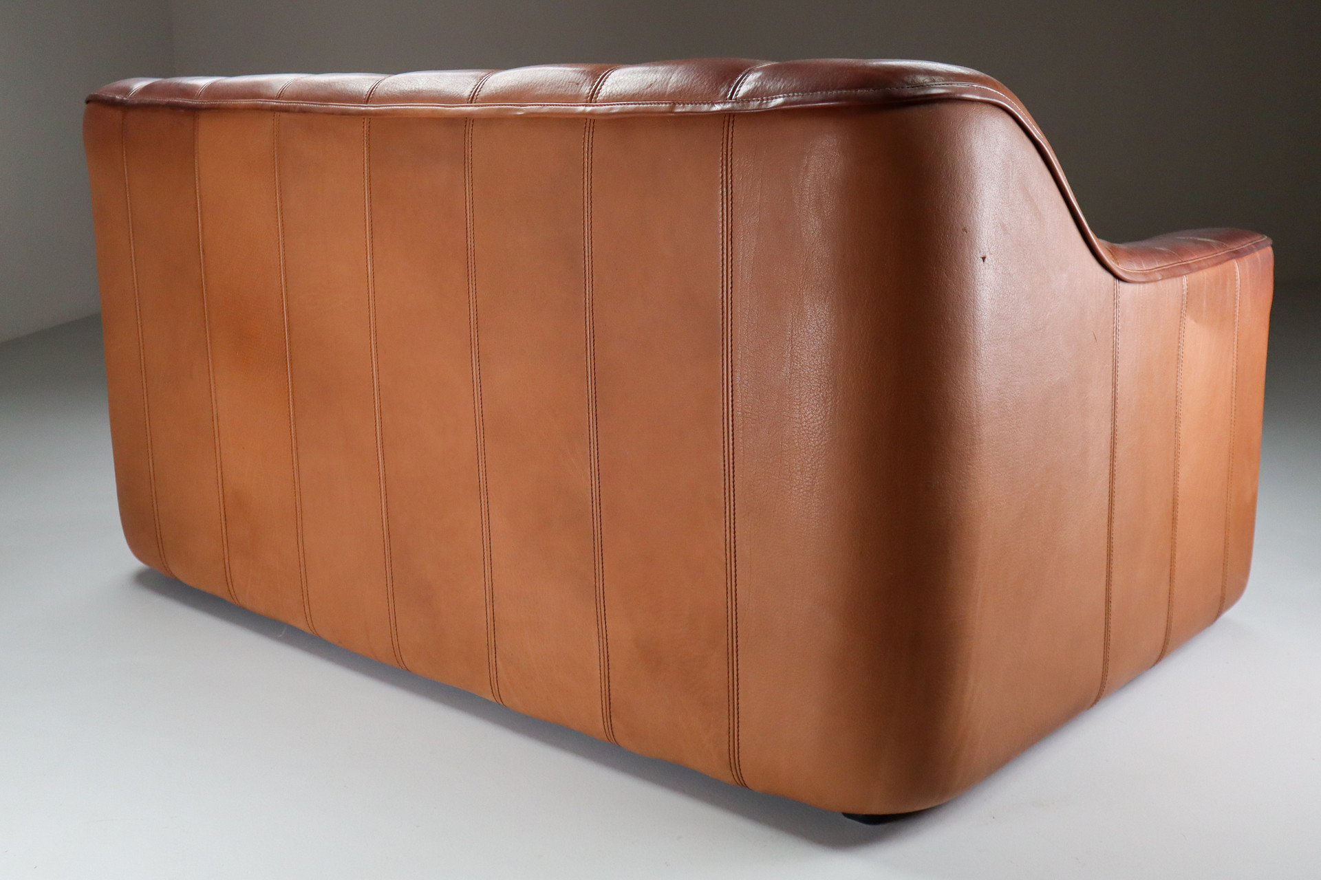 Mid century modern Patinated De Sede DS 44 Leather 2 seat sofa , Switzerland 1970s Mid-20th century