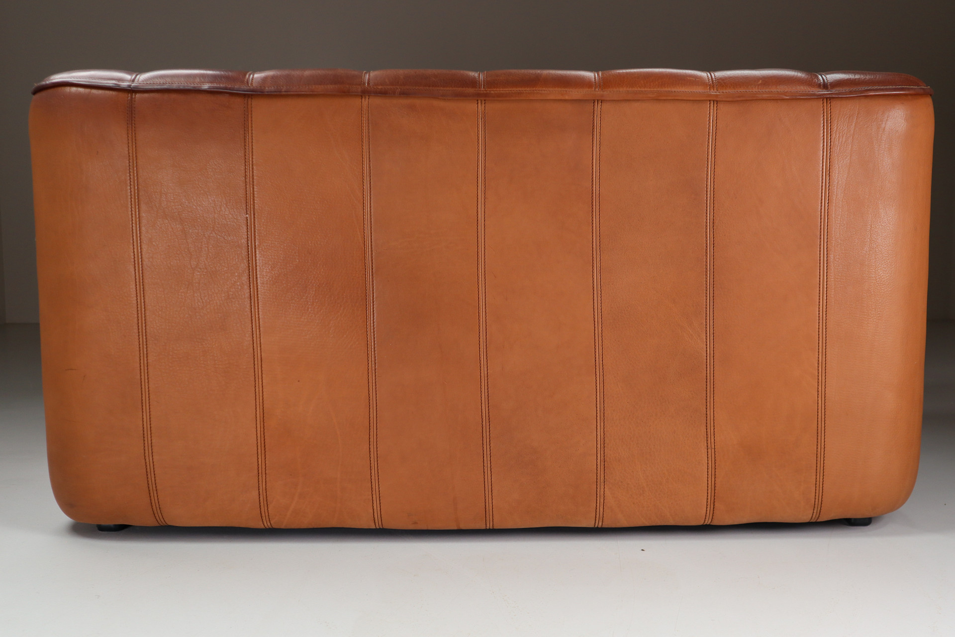 Mid century modern Patinated De Sede DS 44 Leather 2 seat sofa , Switzerland 1970s Mid-20th century