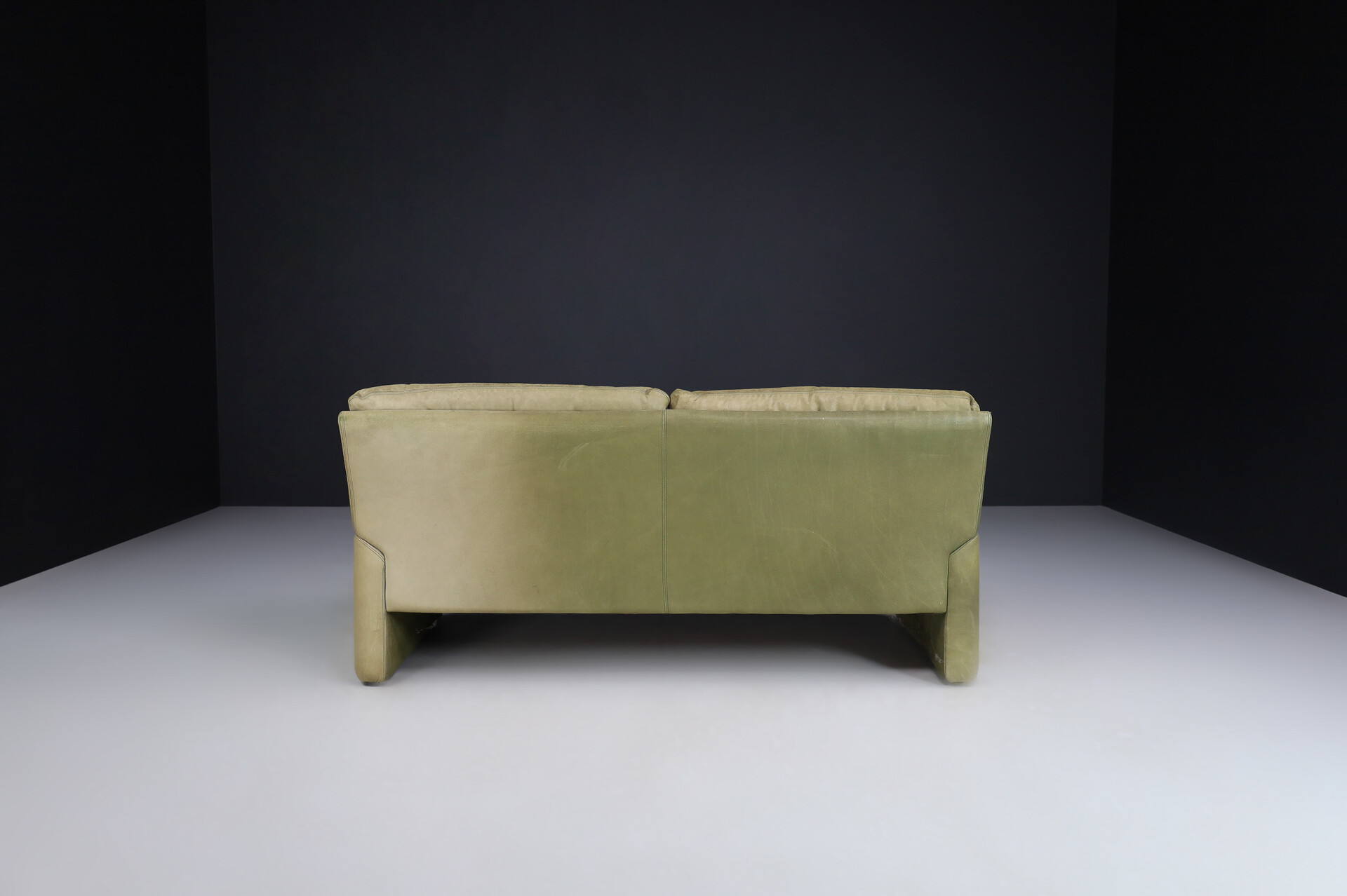 Mid century modern Patinated green  leather 2 seat sofa by Walter Knoll Germany 1970s Late-20th century