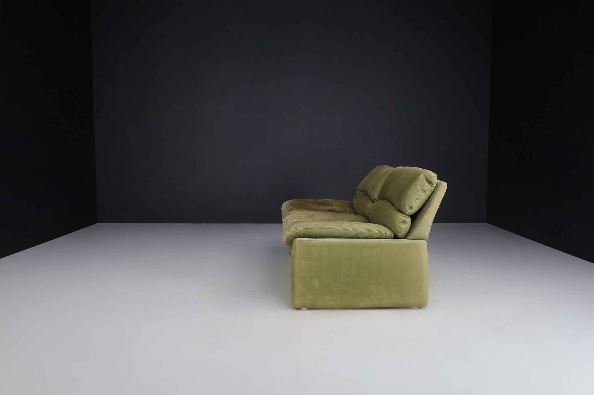 Mid century modern Patinated green  leather 2 seat sofa by Walter Knoll Germany 1970s Late-20th century