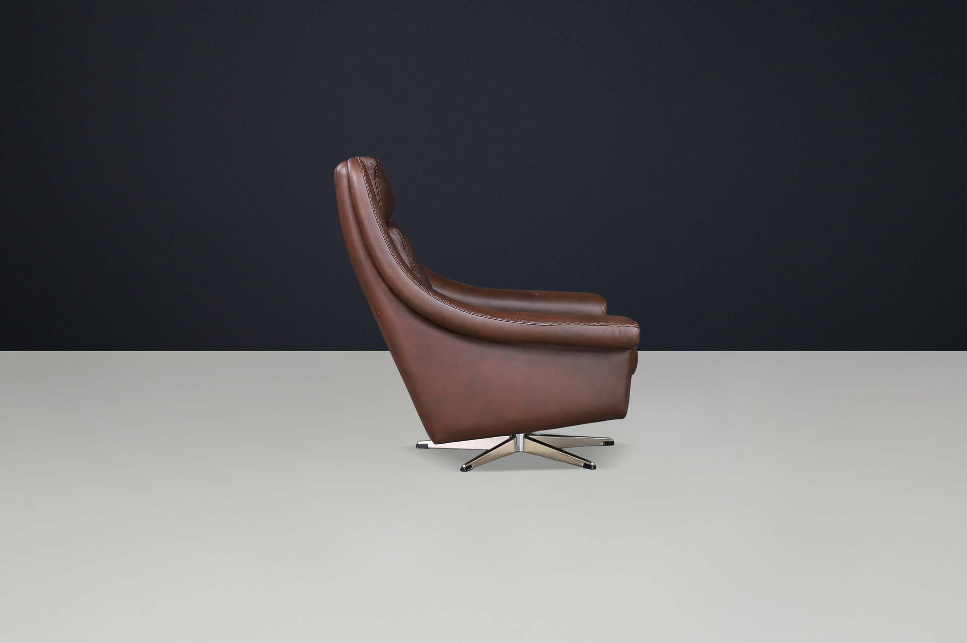 Mid century modern Patinated Leather armchair for vatne möbler, norway 1960s Mid-20th century