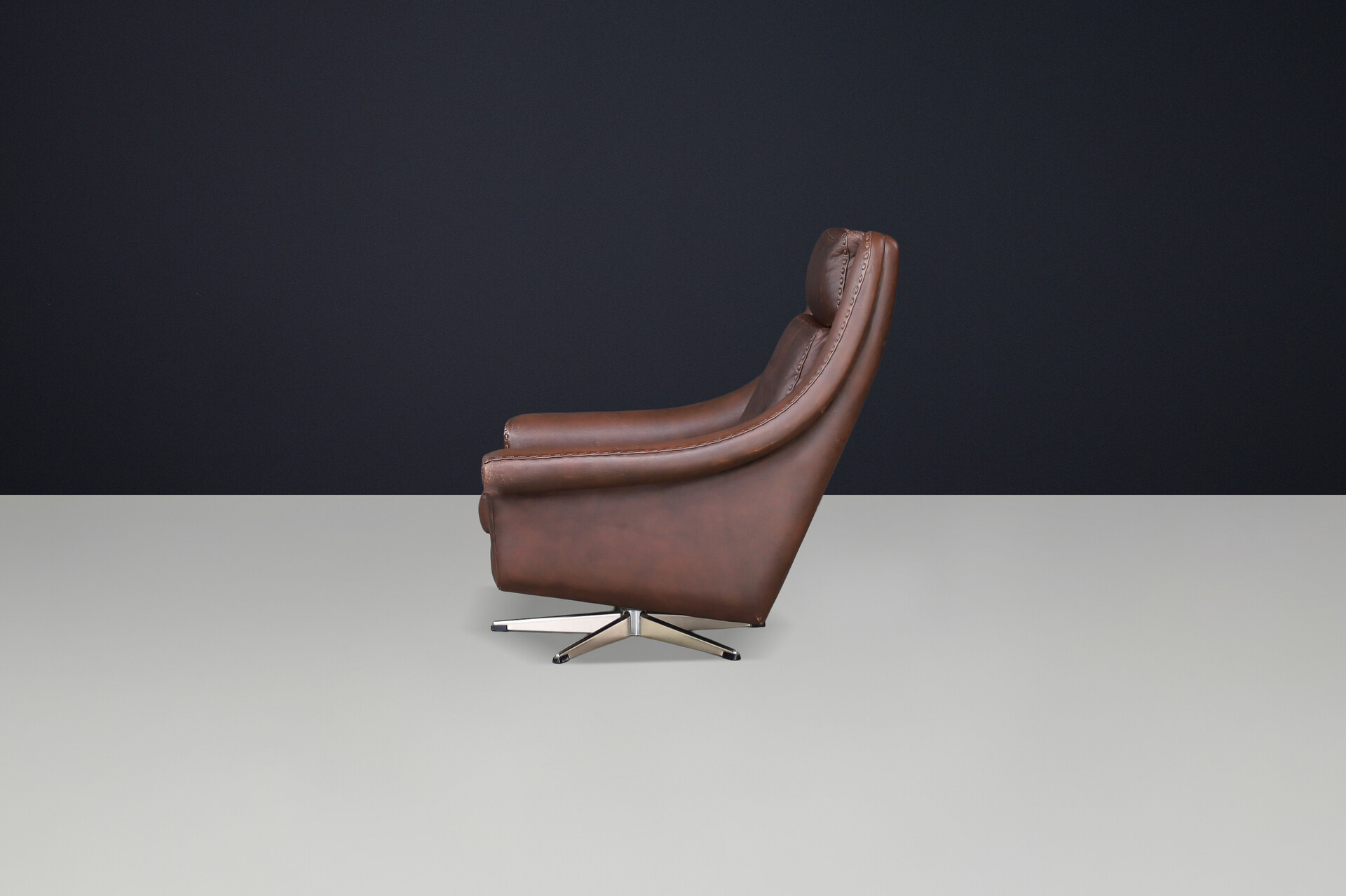 Mid century modern Patinated Leather armchair for vatne möbler, norway 1960s Mid-20th century