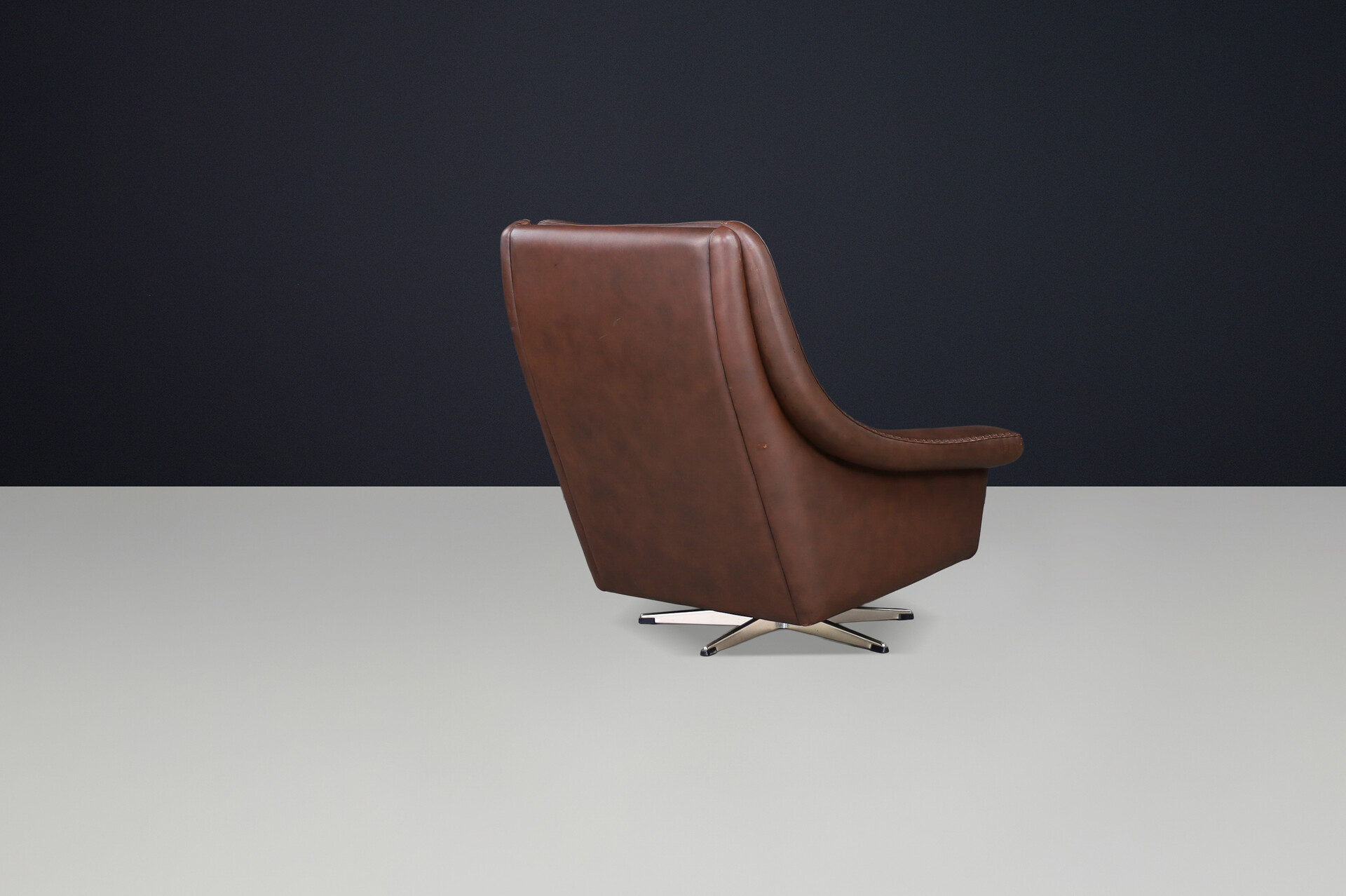Mid century modern Patinated Leather armchair for vatne möbler, norway 1960s Mid-20th century
