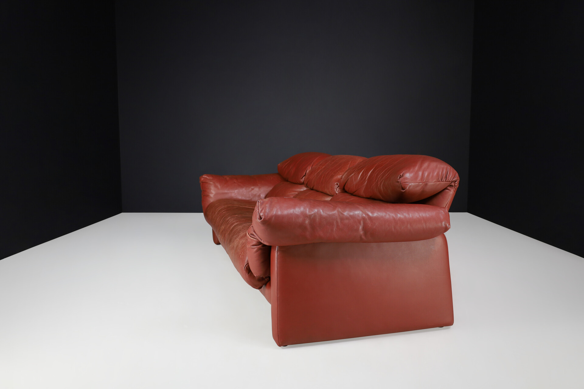 Mid century modern Patinated leather Lounge sofa, Italy 1980s Late-20th century