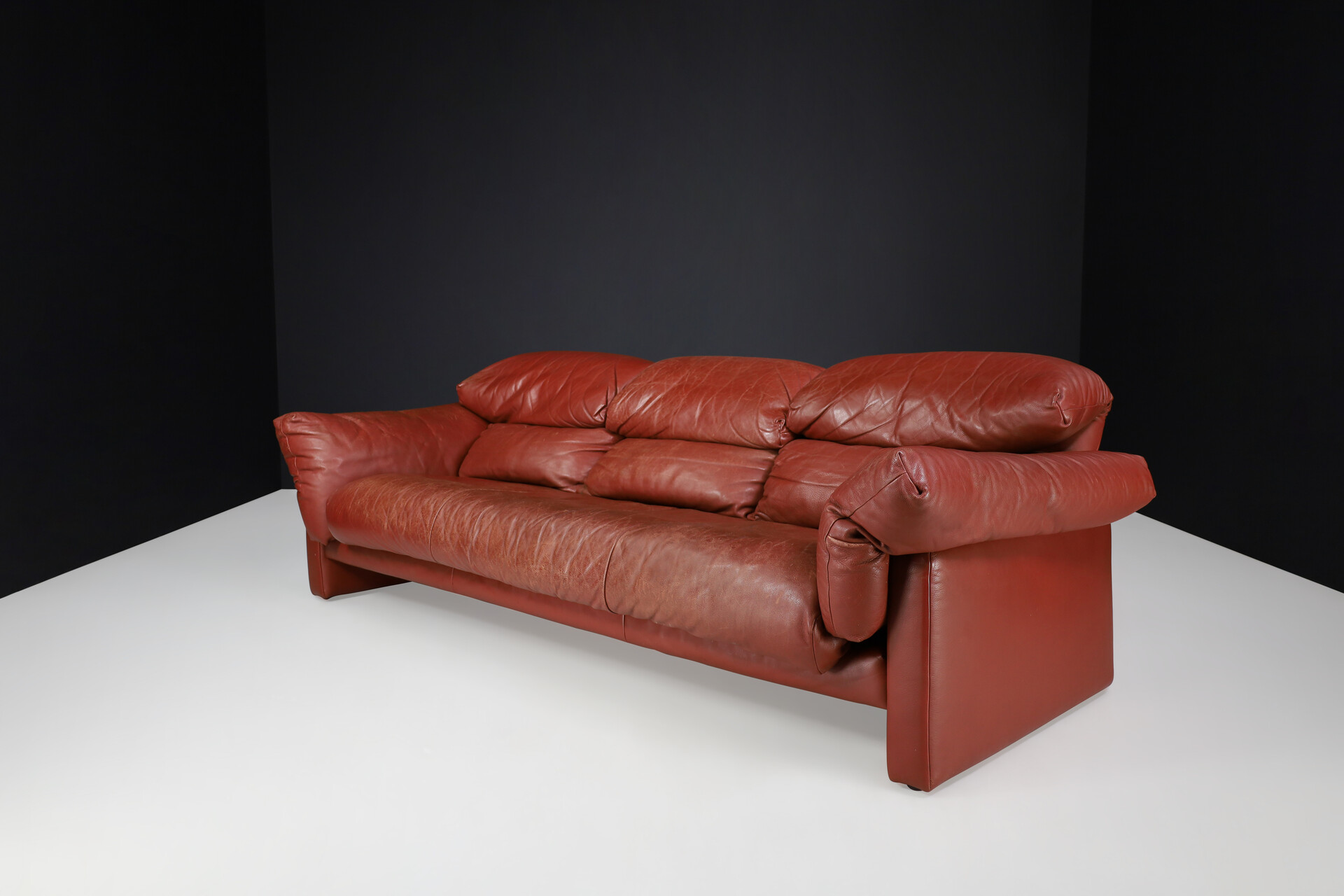 Mid century modern Patinated leather Lounge sofa, Italy 1980s Late-20th century