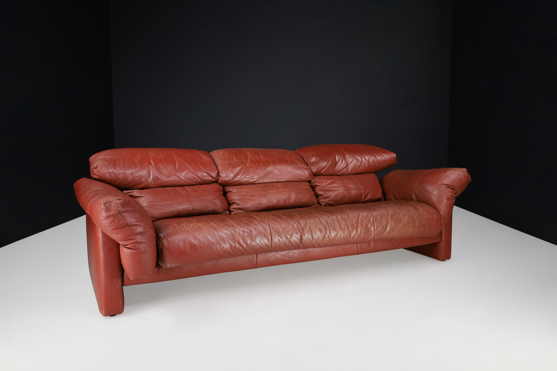 Mid century modern Patinated leather Lounge sofa, Italy 1980s Late-20th century