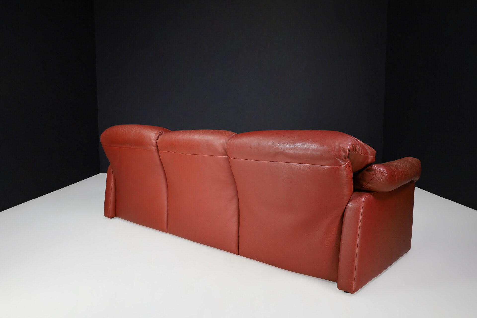 Mid century modern Patinated leather Lounge sofa, Italy 1980s Late-20th century