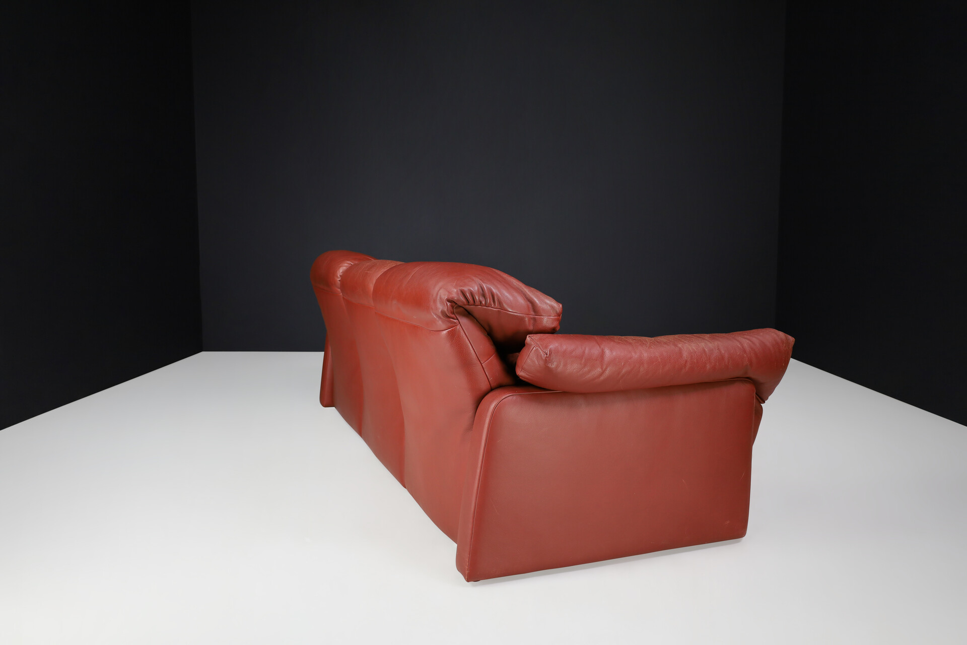 Mid century modern Patinated leather Lounge sofa, Italy 1980s Late-20th century