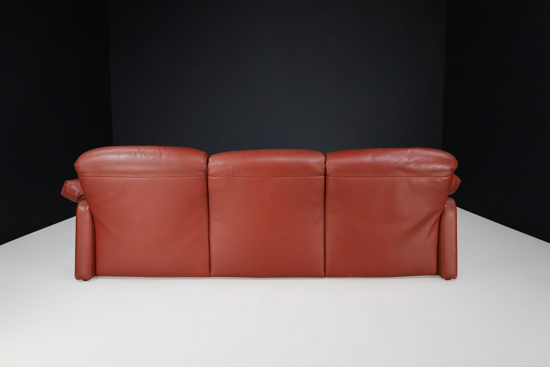 Mid century modern Patinated leather Lounge sofa, Italy 1980s Late-20th century