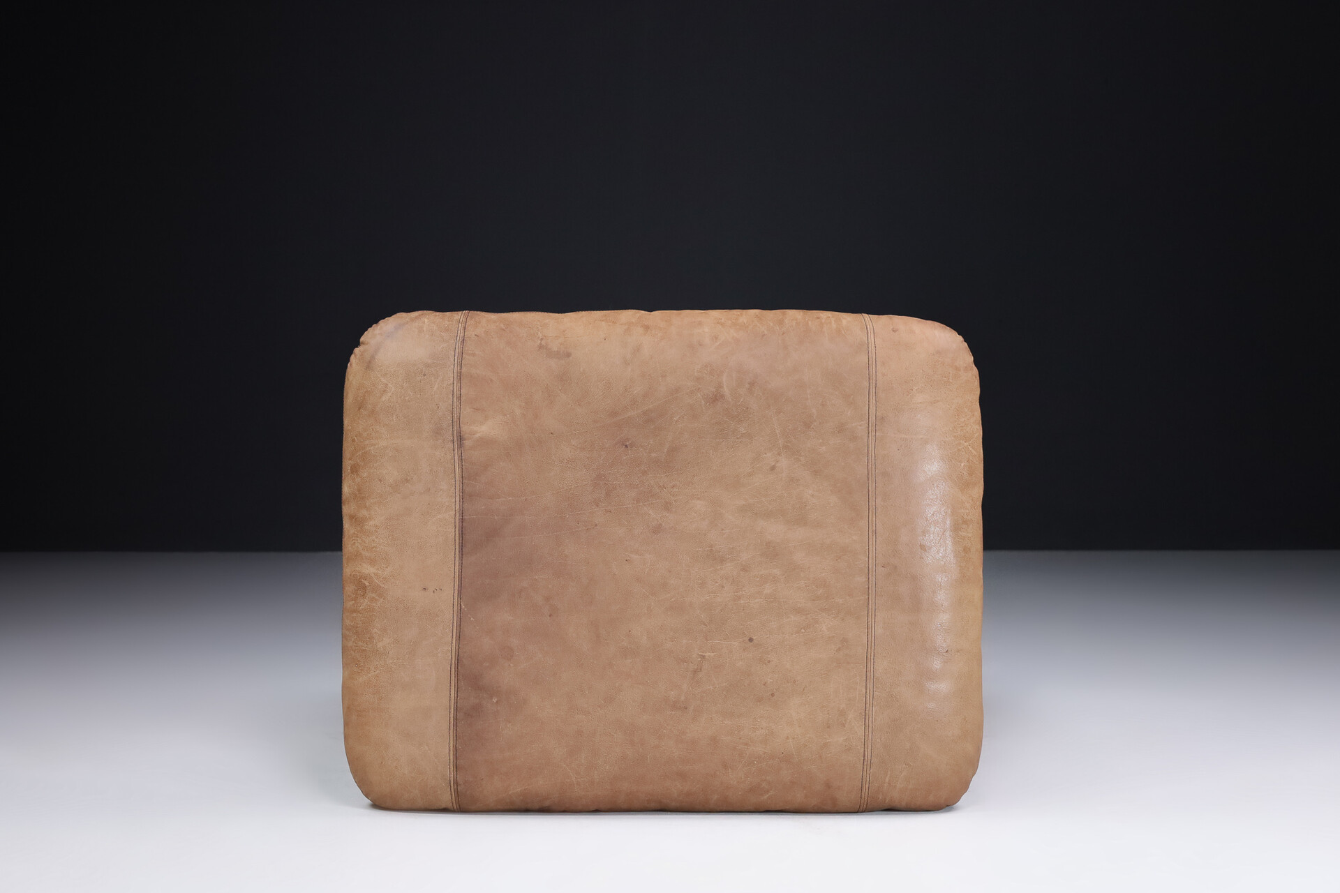 Mid century modern Patinated leather ottoman, Zwitserland, 1970s Mid-20th century