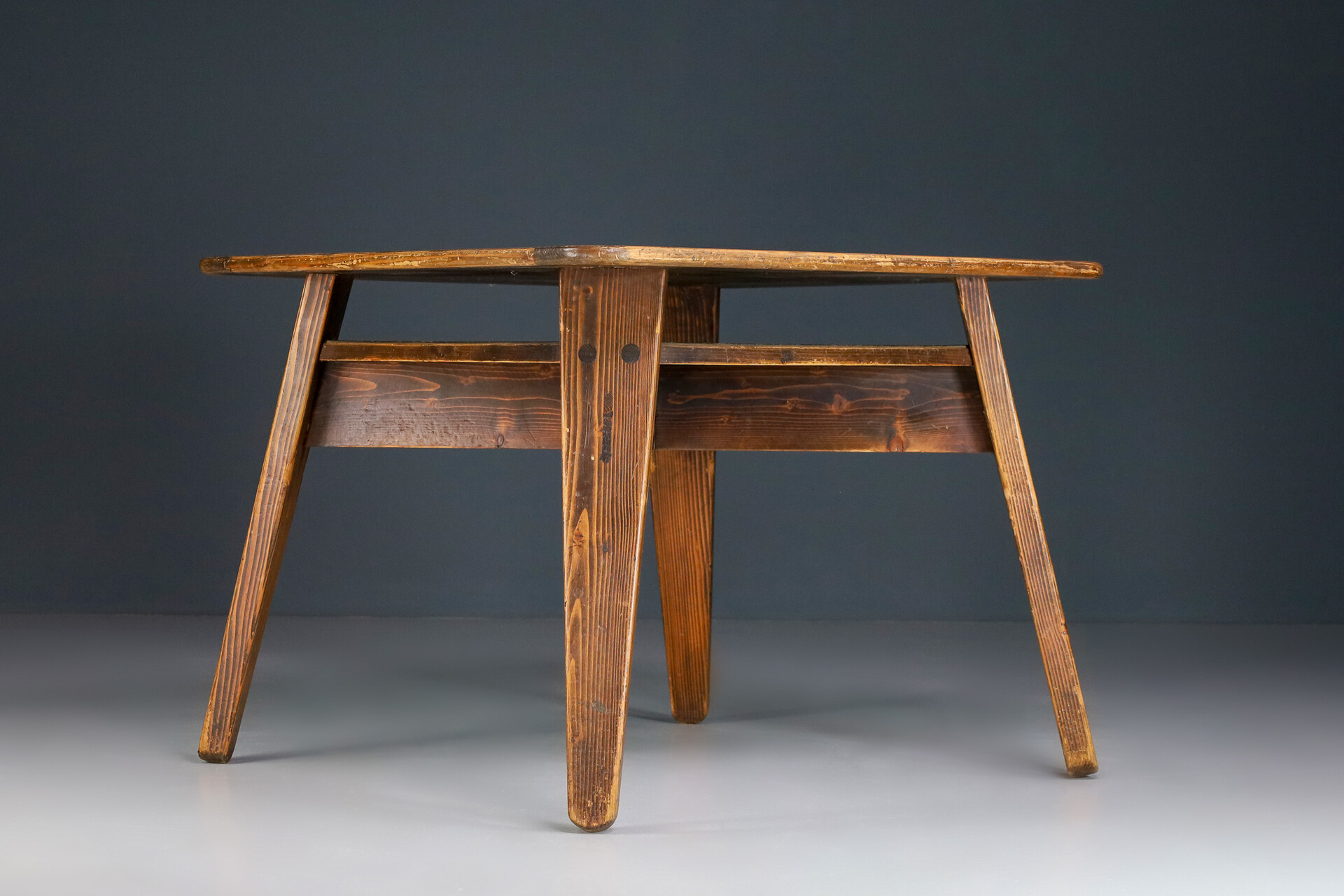 Mid century modern Patinated Pine Wood table The Style Of Jean Prouvé , France 1950s Mid-20th century