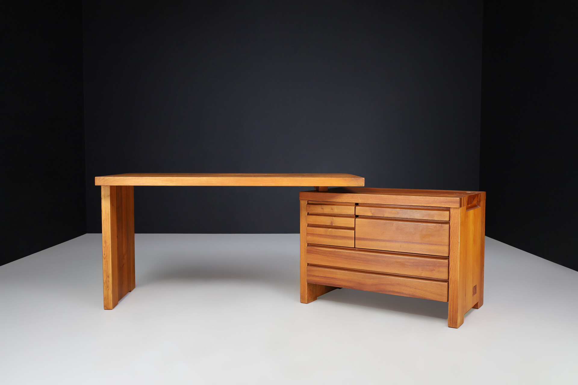 Mid century modern Pierre Chapo B19 Writing Desk in Patinated Solid Elm, France 1960s Mid-20th century
