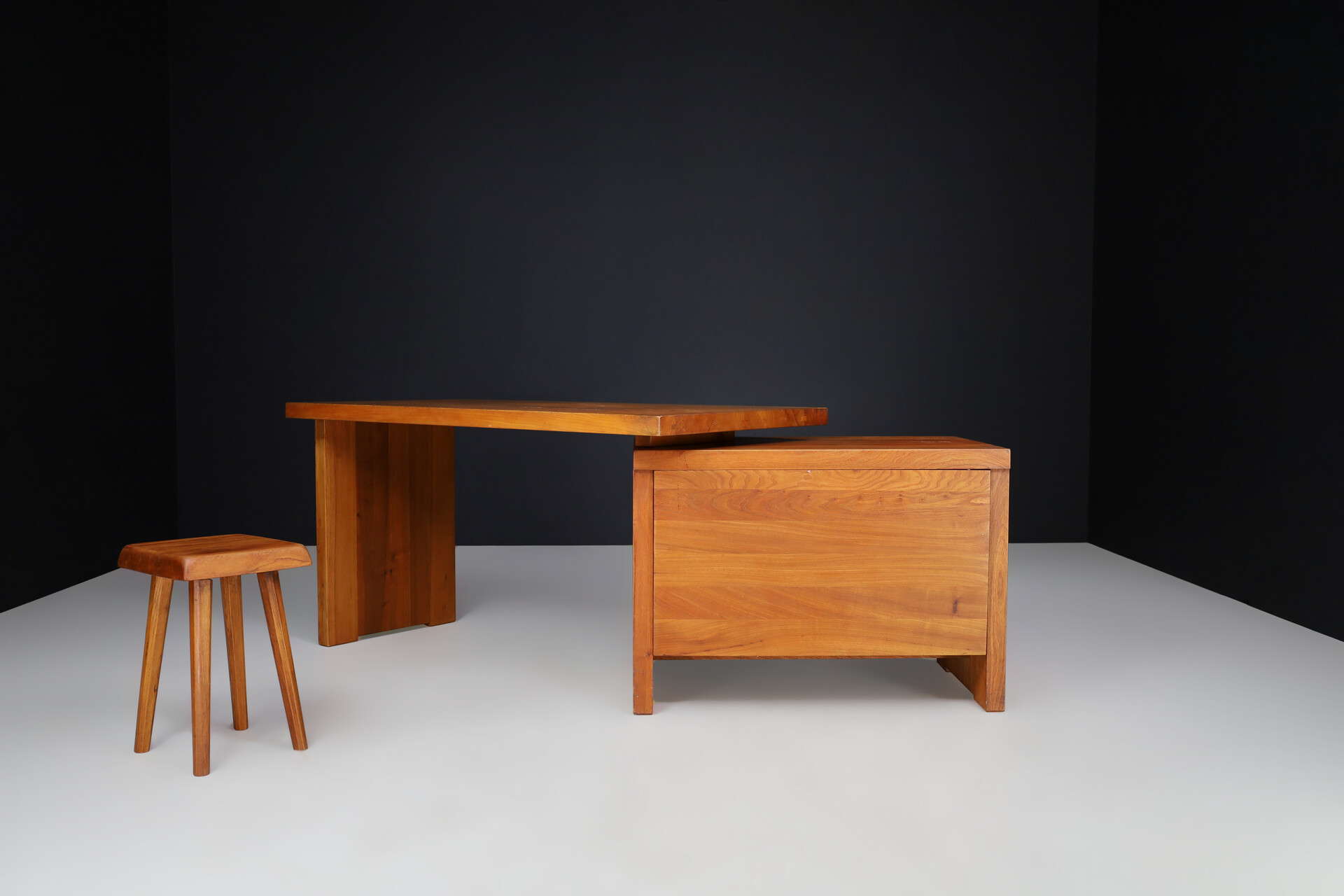 Mid century modern Pierre Chapo B19 Writing Desk in Patinated Solid Elm, France 1960s Mid-20th century