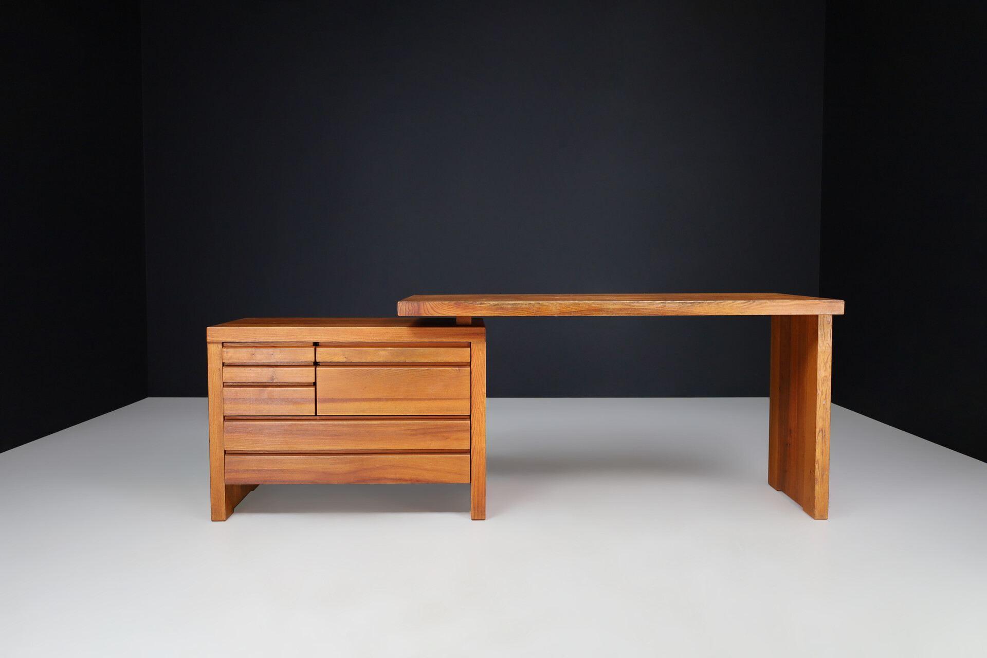 Mid century modern Pierre Chapo B19 Writing Desk in Patinated Solid Elm, France 1960s Mid-20th century