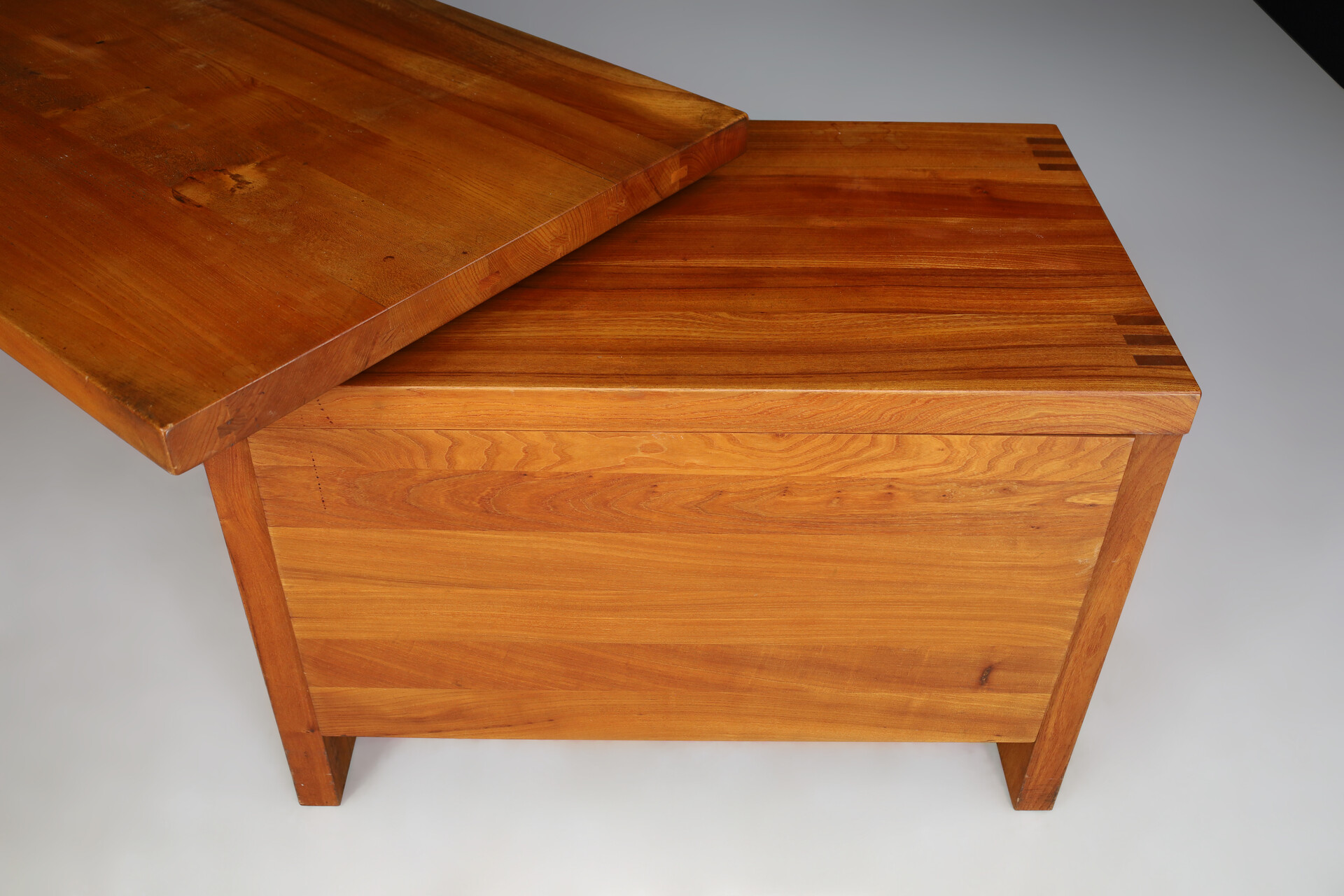 Mid century modern Pierre Chapo B19 Writing Desk in Patinated Solid Elm, France 1960s Mid-20th century