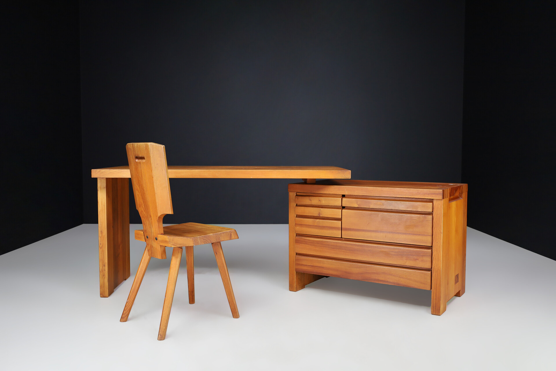 Mid century modern Pierre Chapo B19 Writing Desk in Patinated Solid Elm, France 1960s Mid-20th century