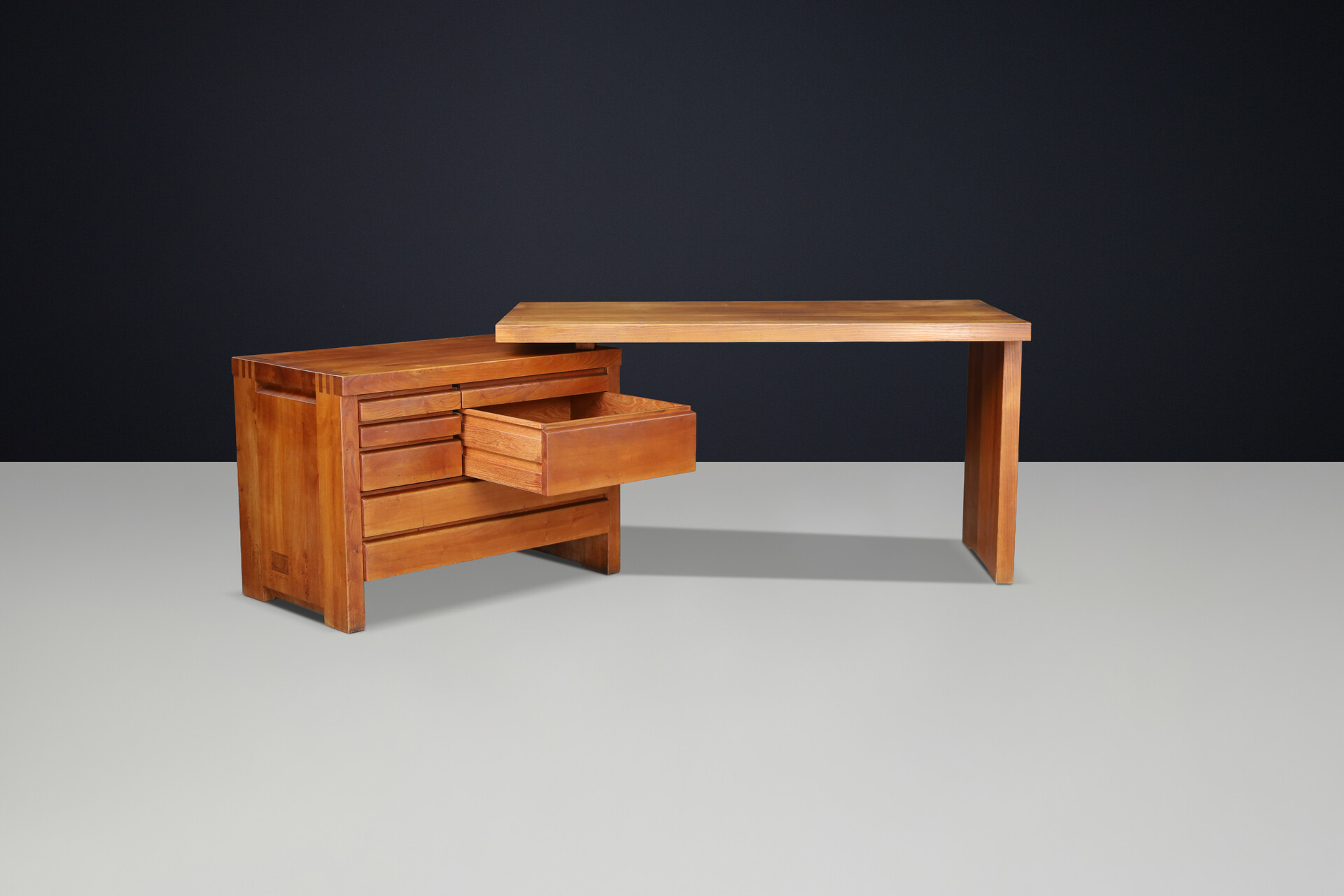 Mid century modern Pierre Chapo B19 Writing Desk in Patinated Solid Elm, France 1960s Mid-20th century
