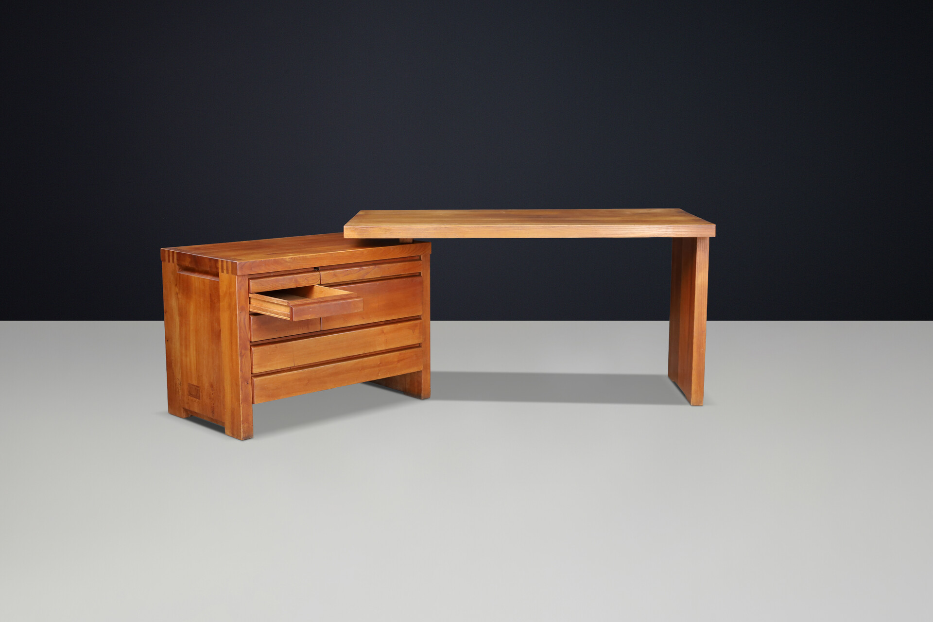 Mid century modern Pierre Chapo B19 Writing Desk in Patinated Solid Elm, France 1960s Mid-20th century