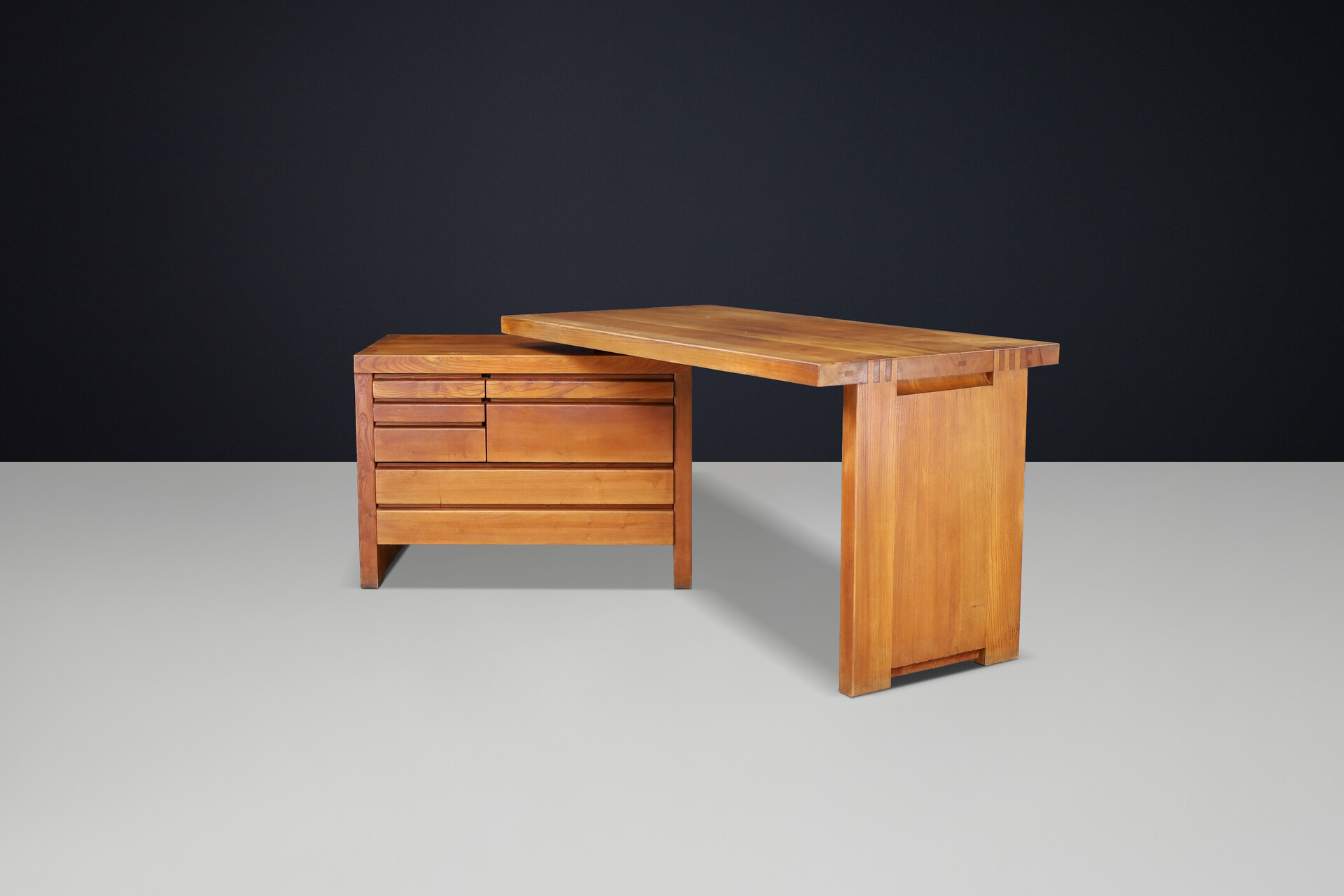 Mid century modern Pierre Chapo B19 Writing Desk in Patinated Solid Elm, France 1960s Mid-20th century