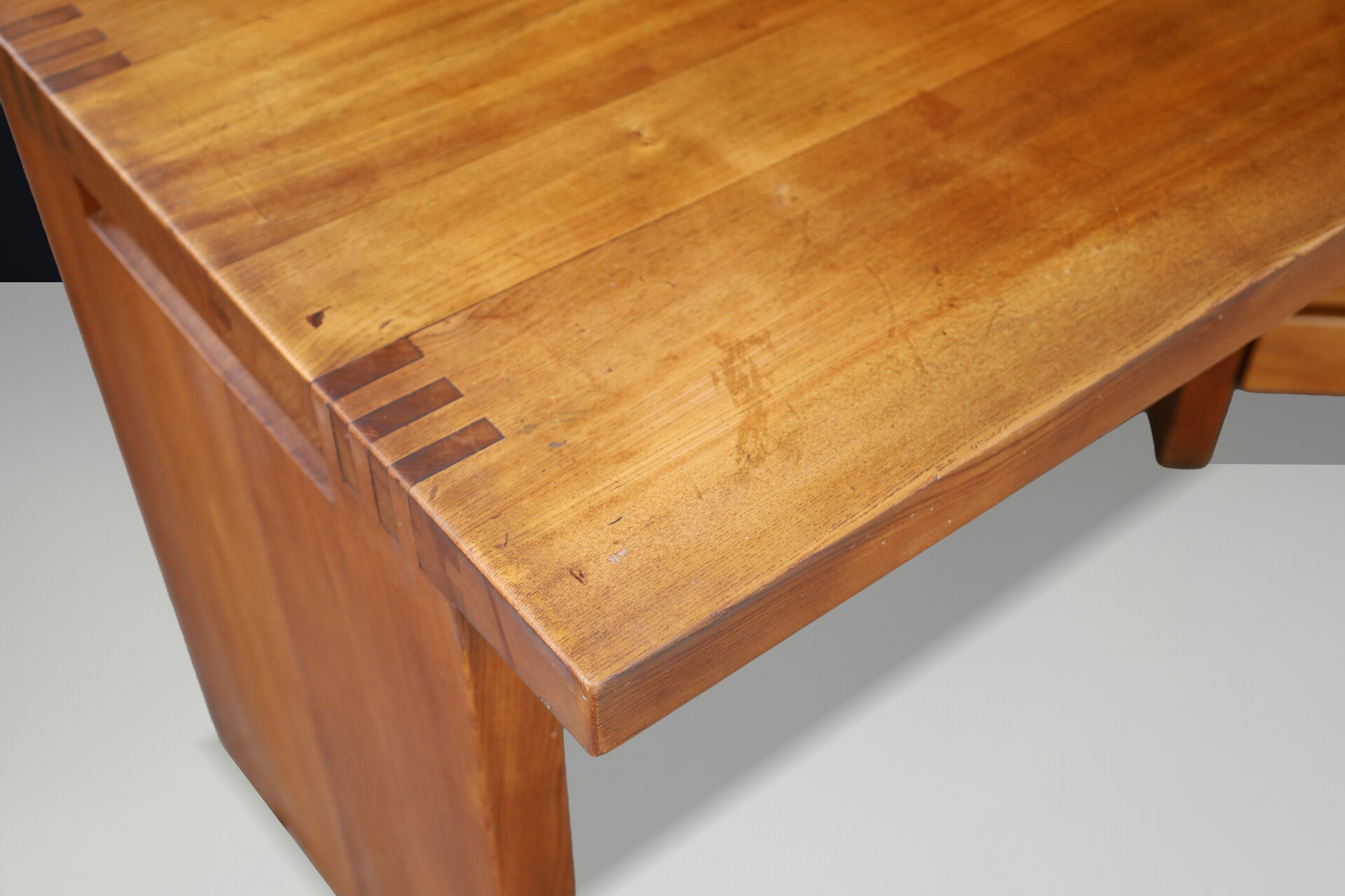 Mid century modern Pierre Chapo B19 Writing Desk in Patinated Solid Elm, France 1960s Mid-20th century