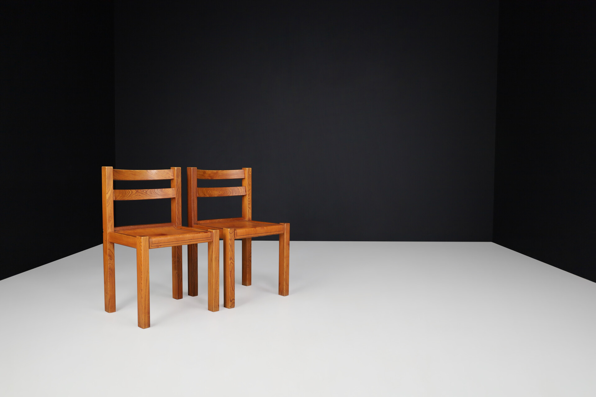 Mid century modern Pierre Chapo Style Dining chairs In saddle leather and Elm, France 1960s Mid-20th century