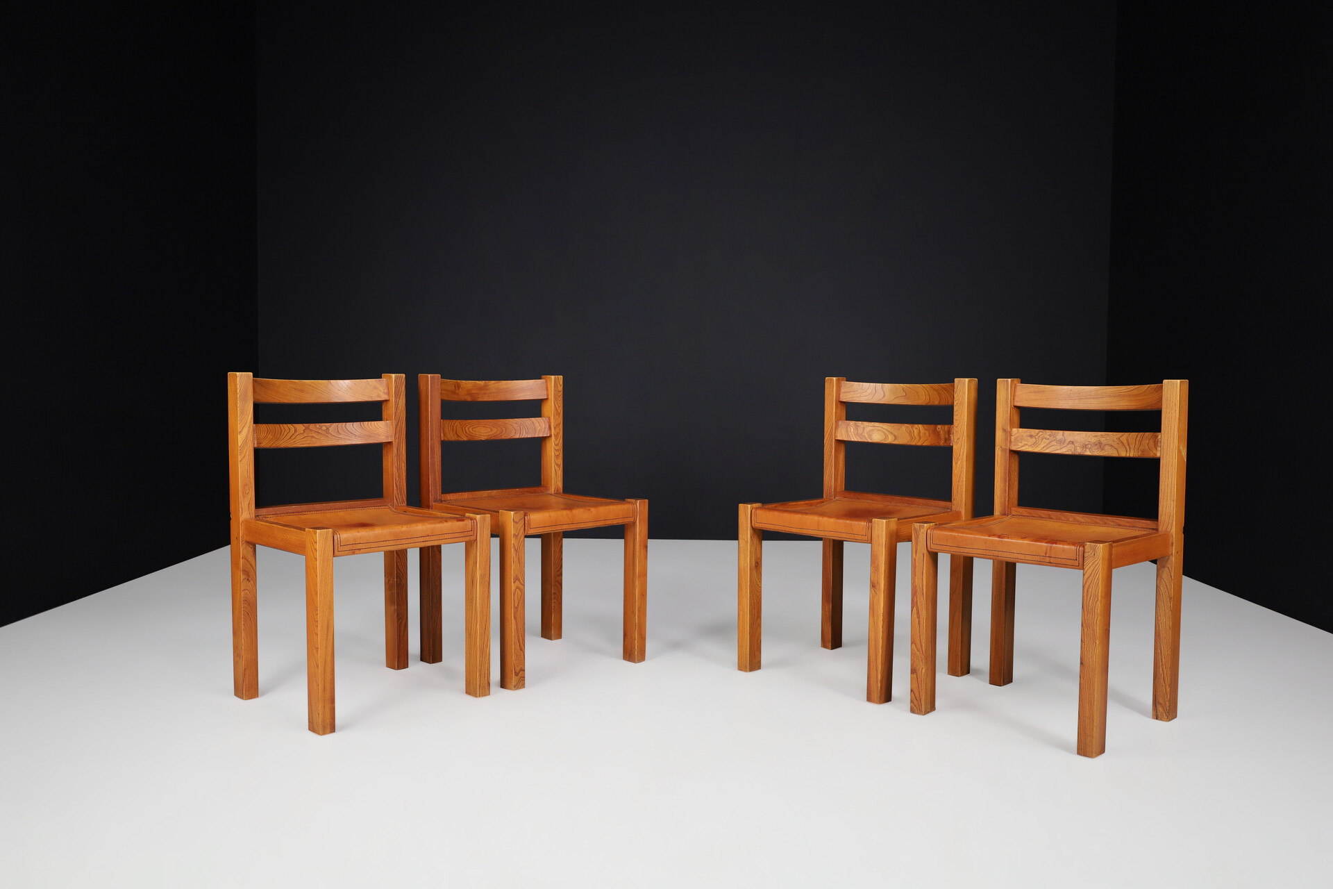 Mid century modern Pierre Chapo Style Dining chairs In saddle leather and Elm, France 1960s Mid-20th century