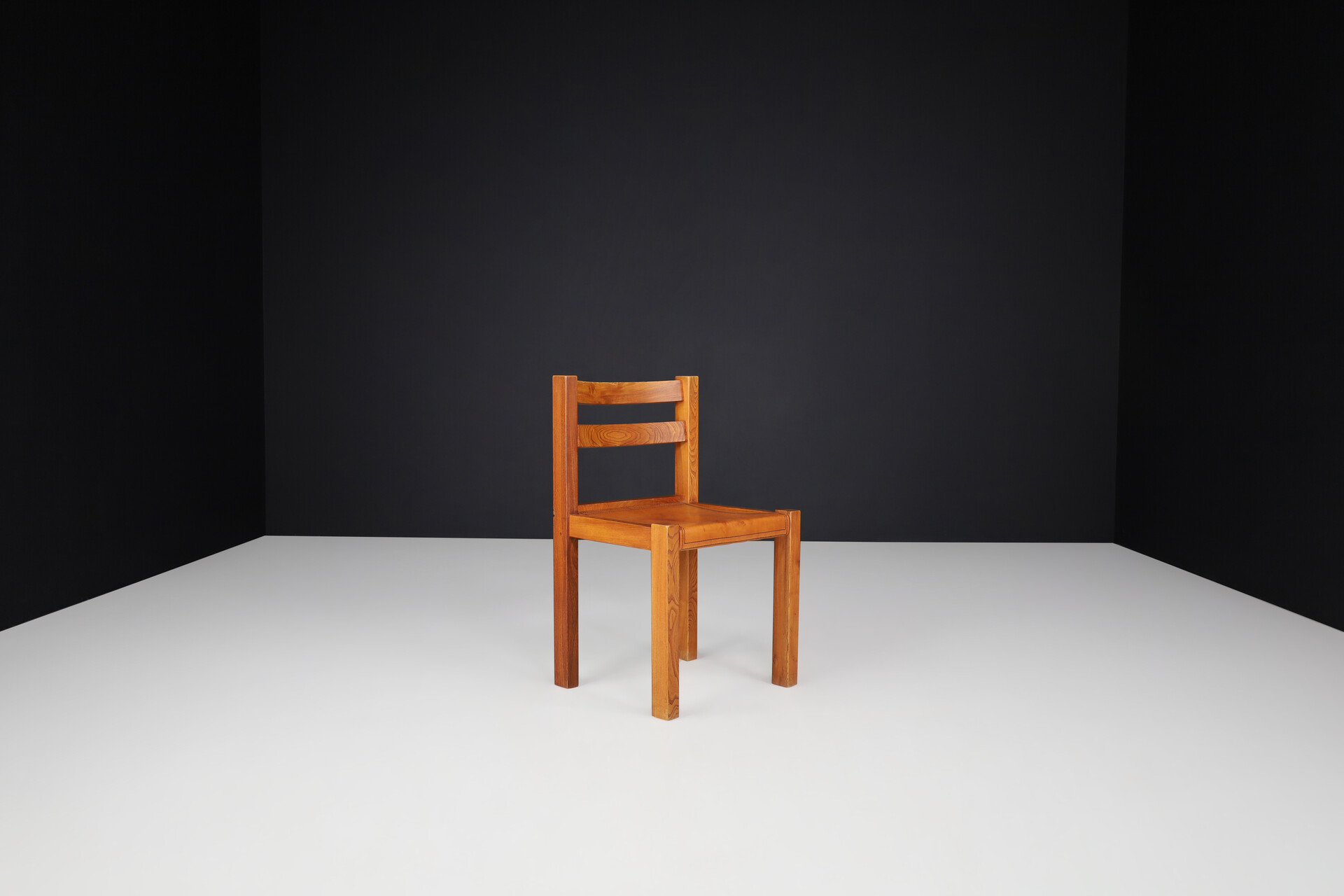 Mid century modern Pierre Chapo Style Dining chairs In saddle leather and Elm, France 1960s Mid-20th century