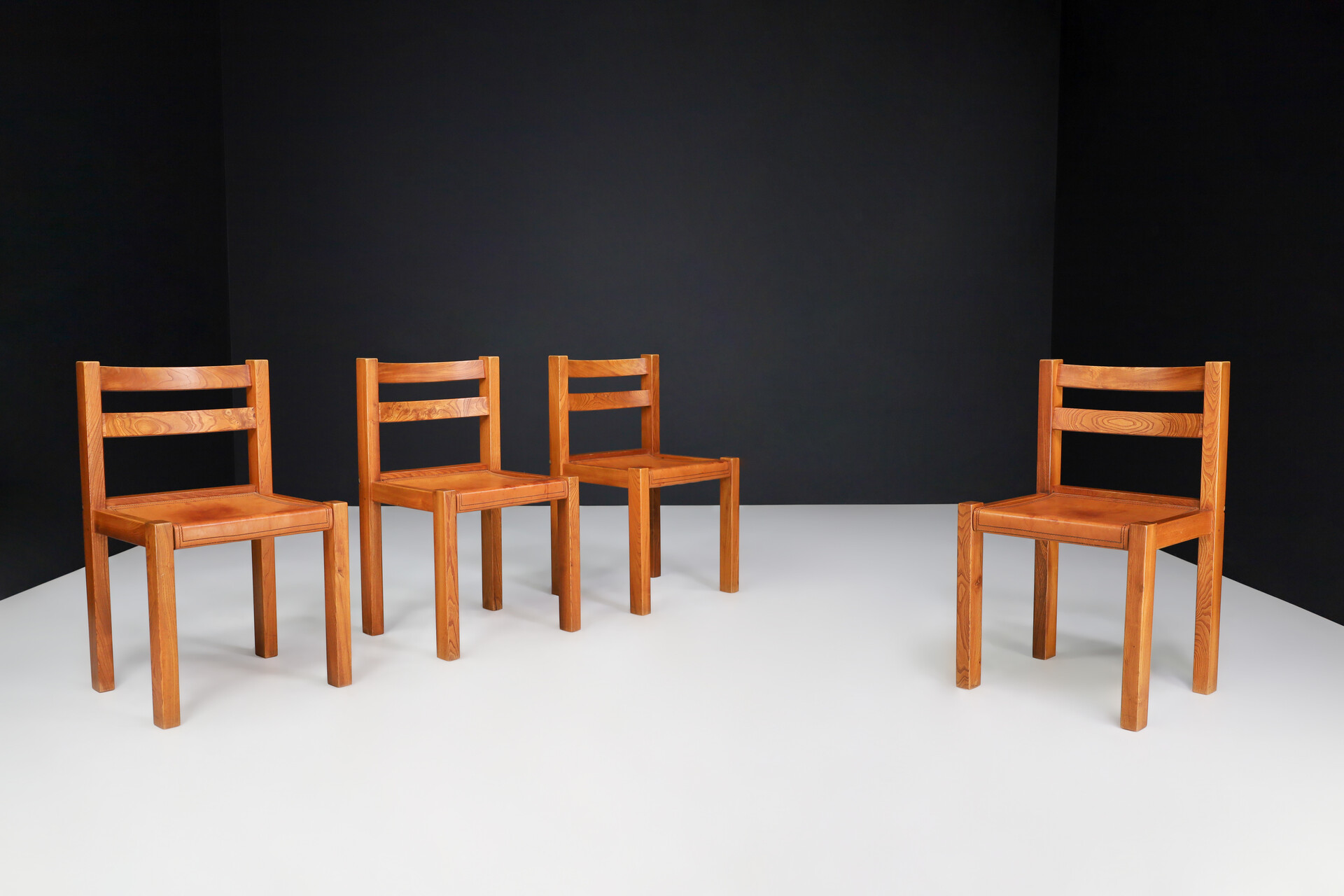 Mid century modern Pierre Chapo Style Dining chairs In saddle leather and Elm, France 1960s Mid-20th century