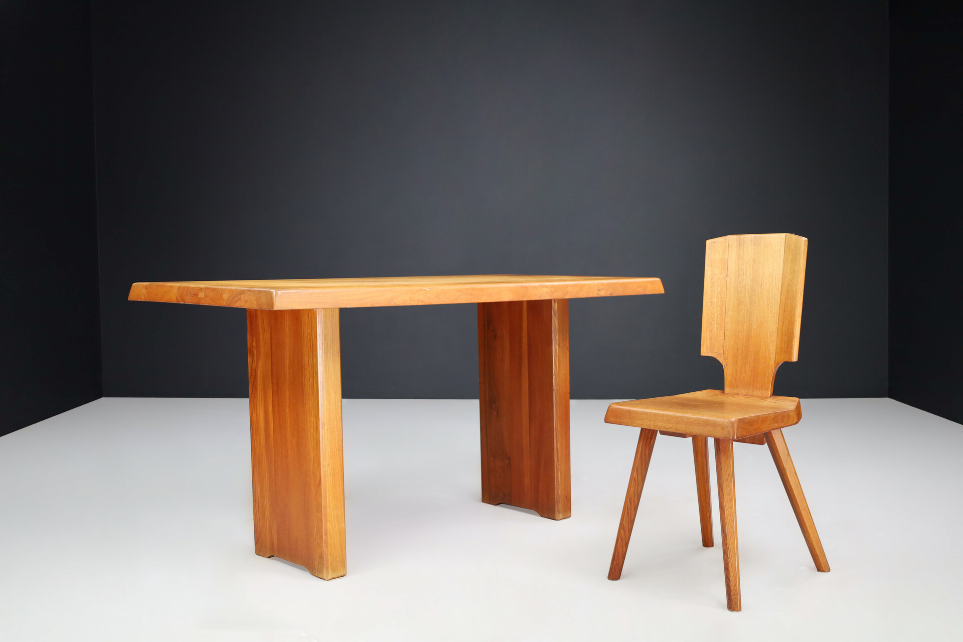 Mid century modern Pierre Chapo, Table or Desk in Elm Model T14A, France, 1960s Mid-20th century