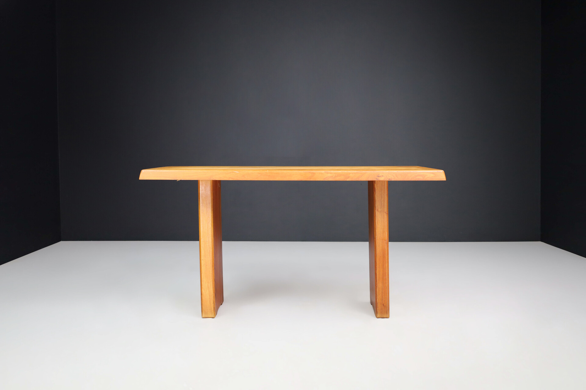 Mid century modern Pierre Chapo, Table or Desk in Elm Model T14A, France, 1960s Mid-20th century