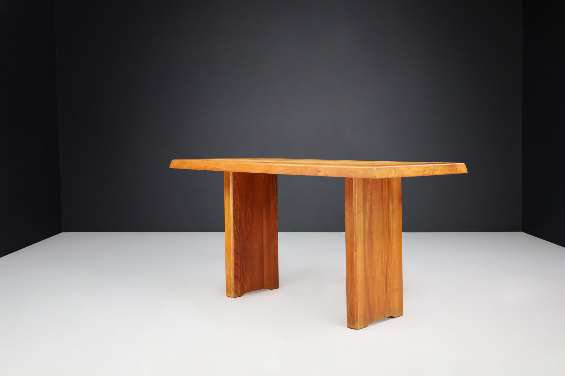 Mid century modern Pierre Chapo, Table or Desk in Elm Model T14A, France, 1960s Mid-20th century