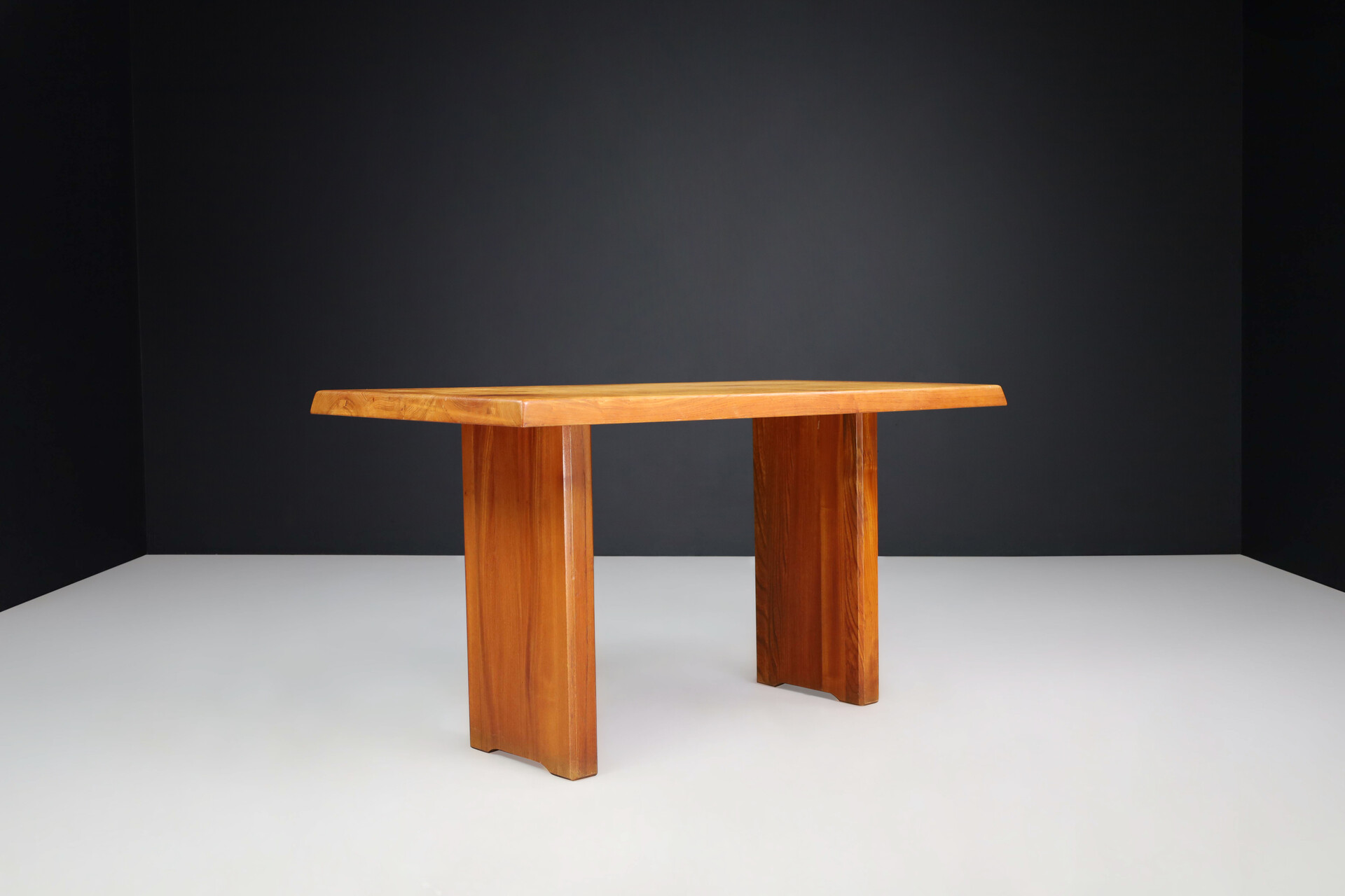 Mid century modern Pierre Chapo, Table or Desk in Elm Model T14A, France, 1960s Mid-20th century