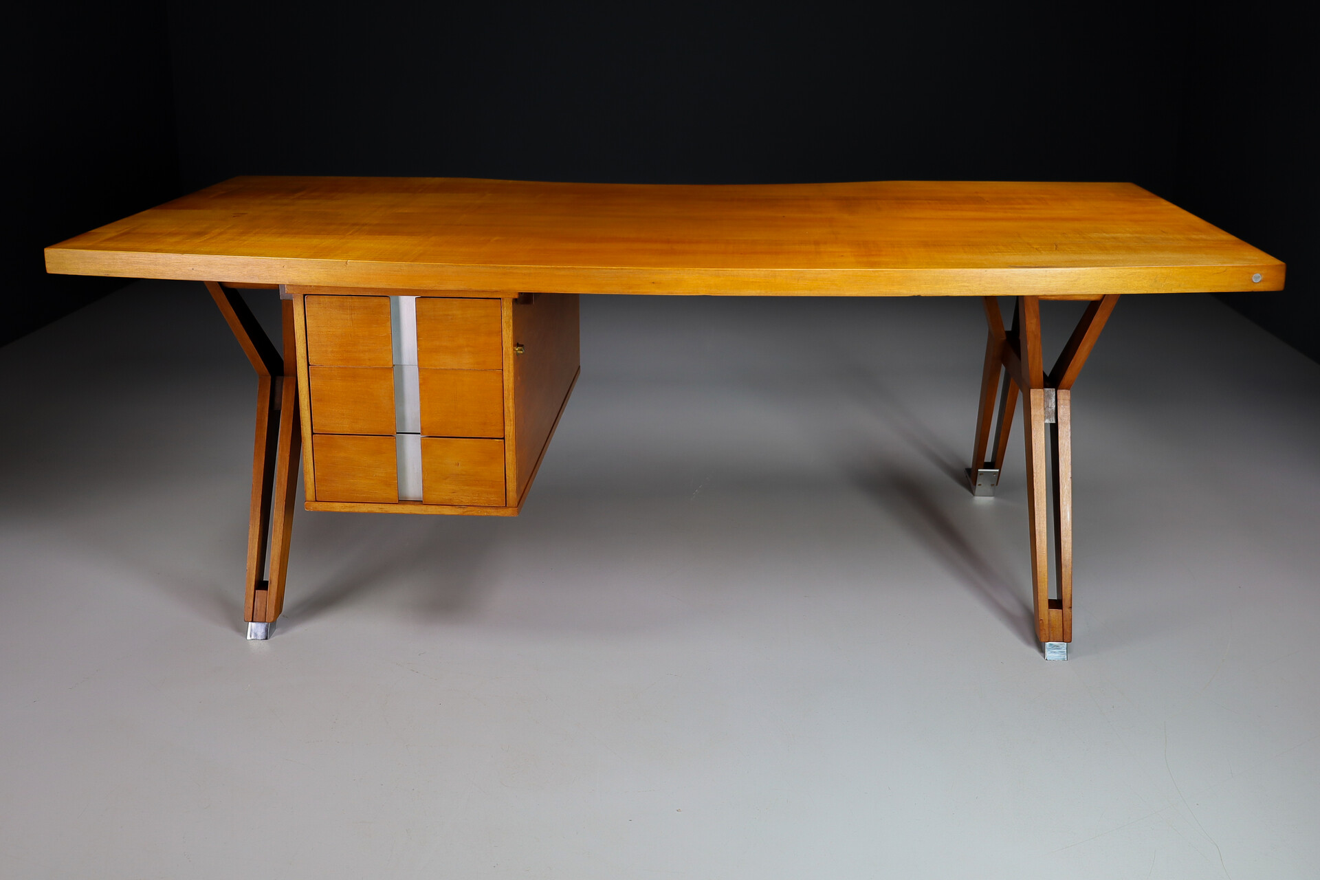 Mid century modern Presidential Desk Blond Polished Wood Design by Ico Parisi for Mim , Italy 1950s Mid-20th century