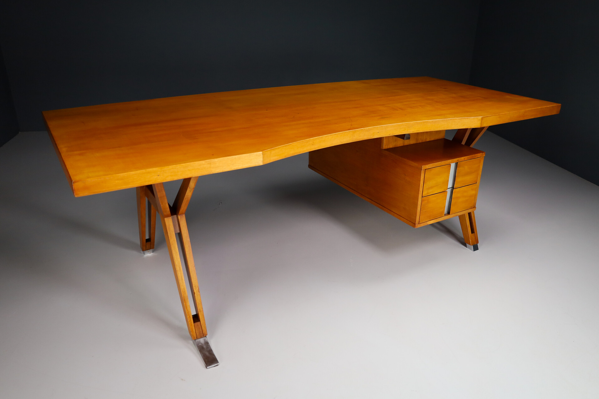 Mid century modern Presidential Desk Blond Polished Wood Design by Ico Parisi for Mim , Italy 1950s Mid-20th century