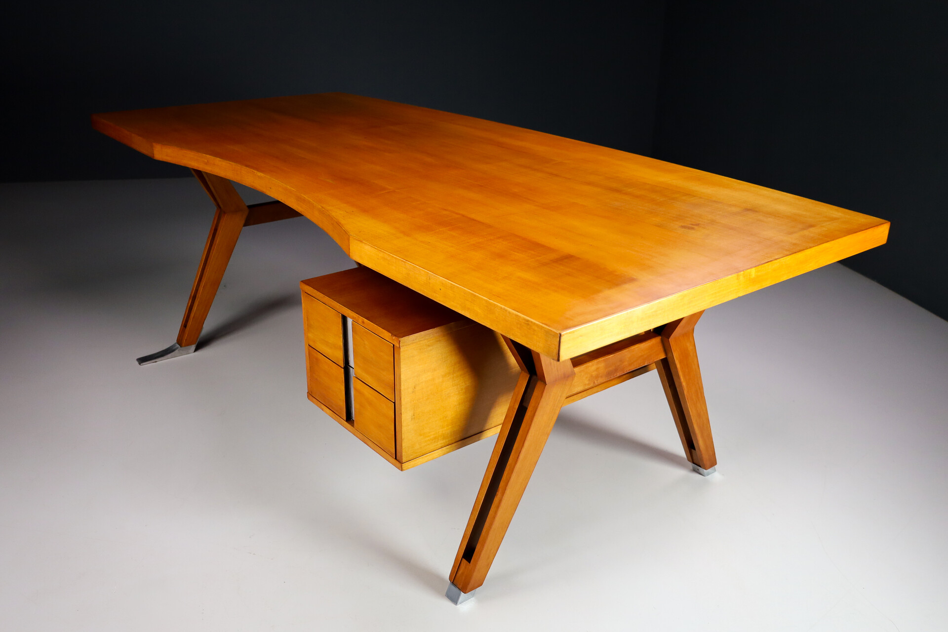 Mid century modern Presidential Desk Blond Polished Wood Design by Ico Parisi for Mim , Italy 1950s Mid-20th century