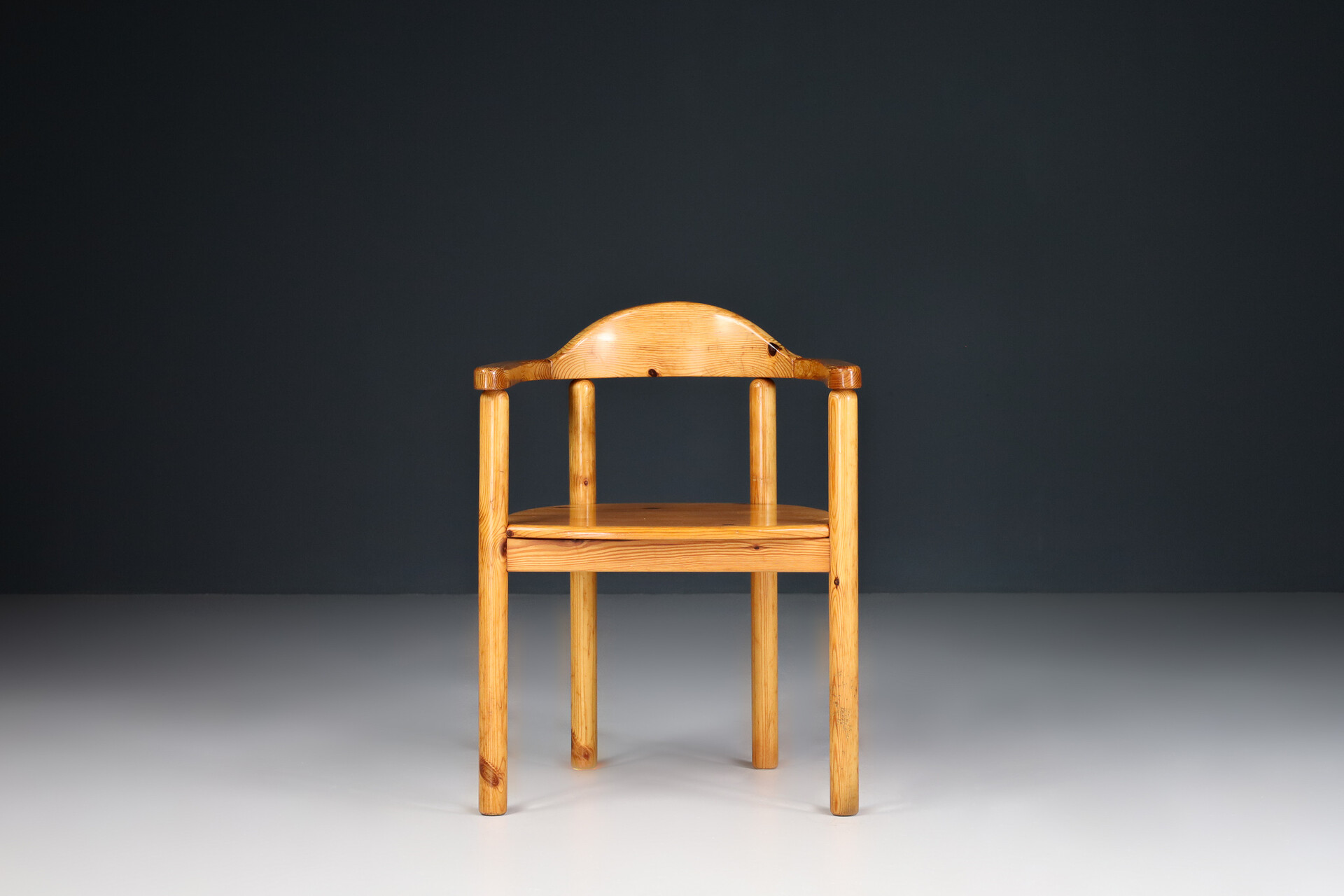 Mid century modern Rainer Daumiller Set of four Dining Chairs in Solid Pine, France 1970s Mid-20th century