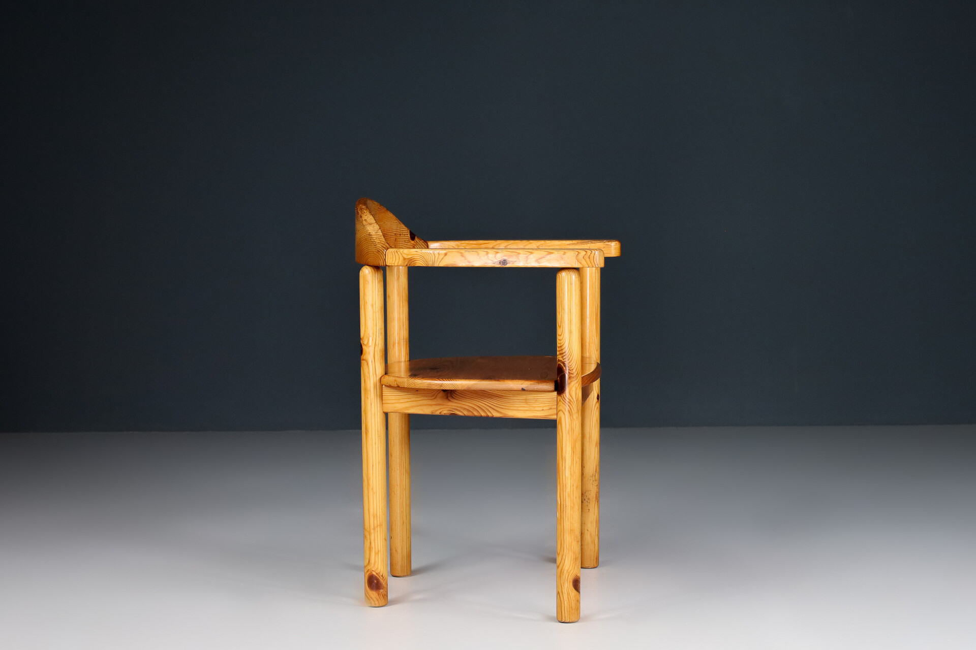 Mid century modern Rainer Daumiller Set of four Dining Chairs in Solid Pine, France 1970s Mid-20th century