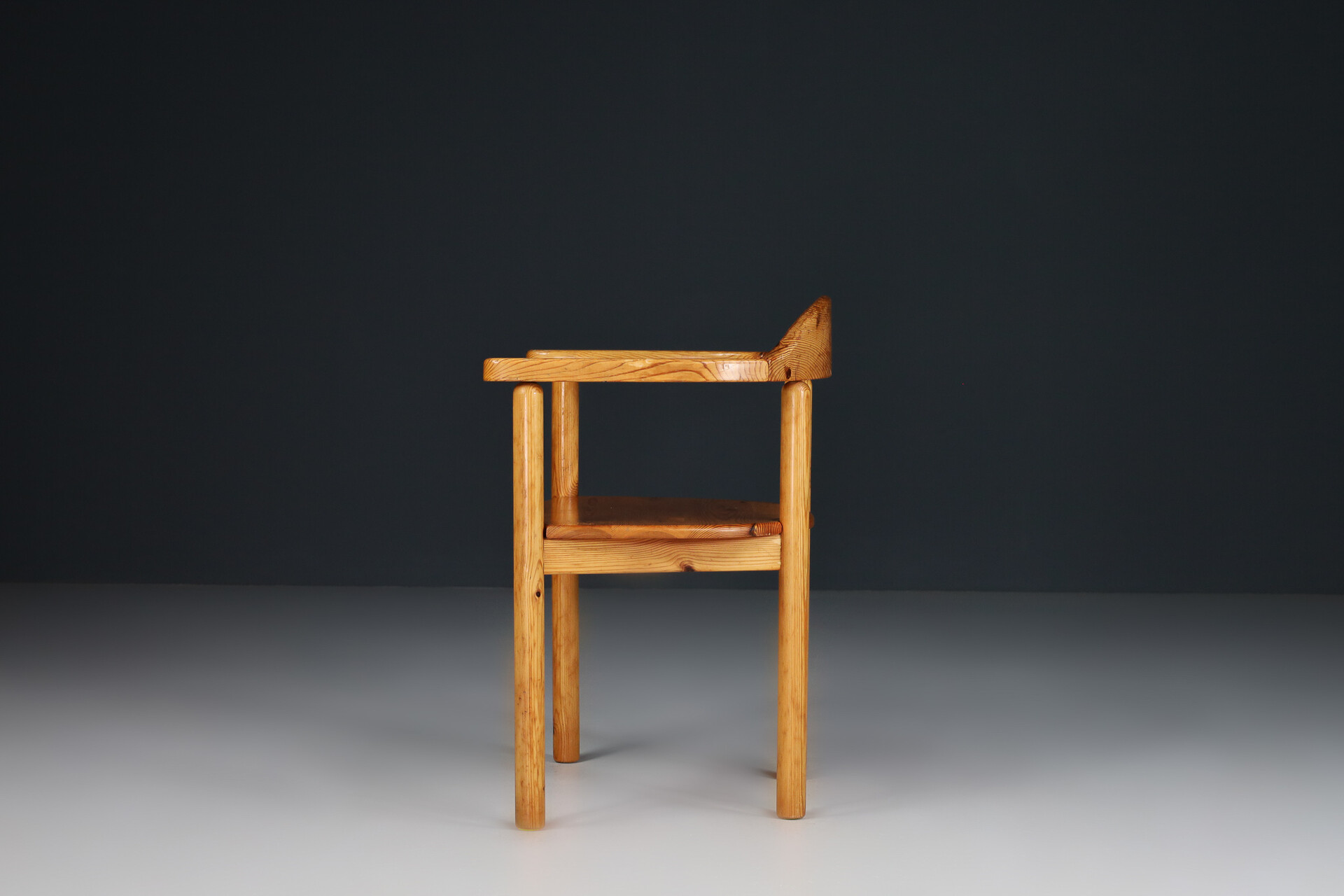 Mid century modern Rainer Daumiller Set of four Dining Chairs in Solid Pine, France 1970s Mid-20th century