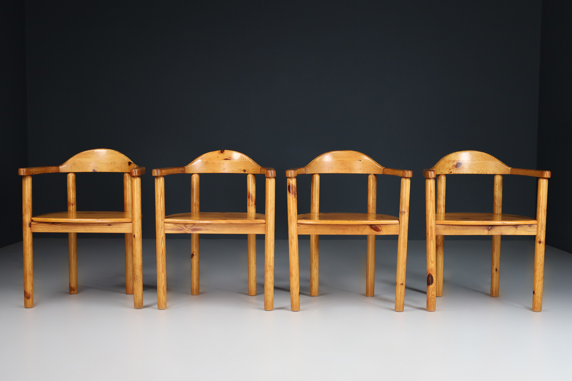 Mid century modern Rainer Daumiller Set of four Dining Chairs in Solid Pine, France 1970s Mid-20th century