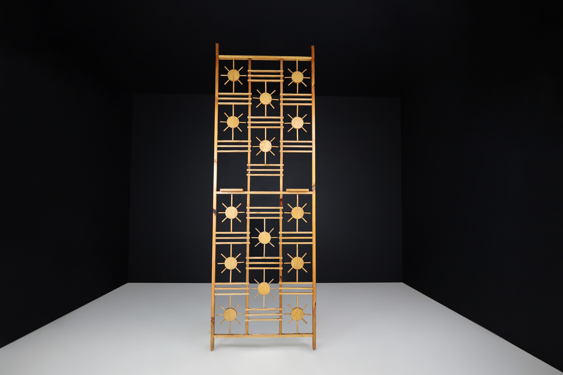 Mid century modern Rattan and Bamboo Screen / Room Divider with Sunbrust Accents, France 1960s Mid-20th century