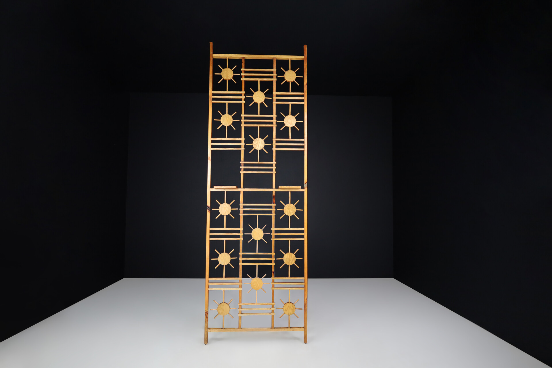 Mid century modern Rattan and Bamboo Screen / Room Divider with Sunbrust Accents, France 1960s Mid-20th century