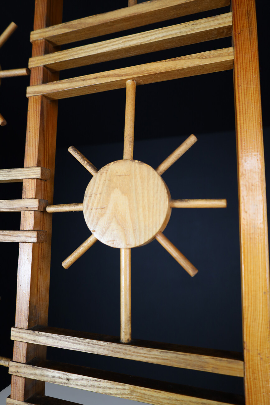 Mid century modern Rattan and Bamboo Screen / Room Divider with Sunbrust Accents, France 1960s Mid-20th century