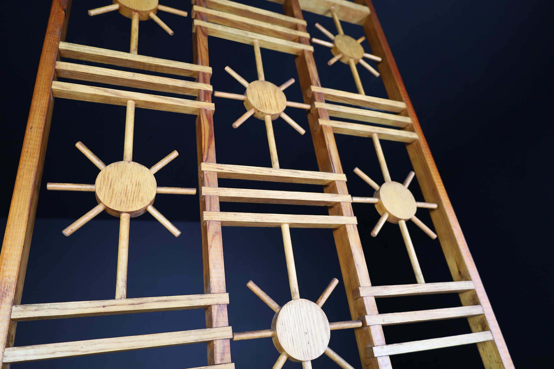 Mid century modern Rattan And Bamboo Screen / Room Divider With Sunbrust Accents, France 1960s Mid-20th century