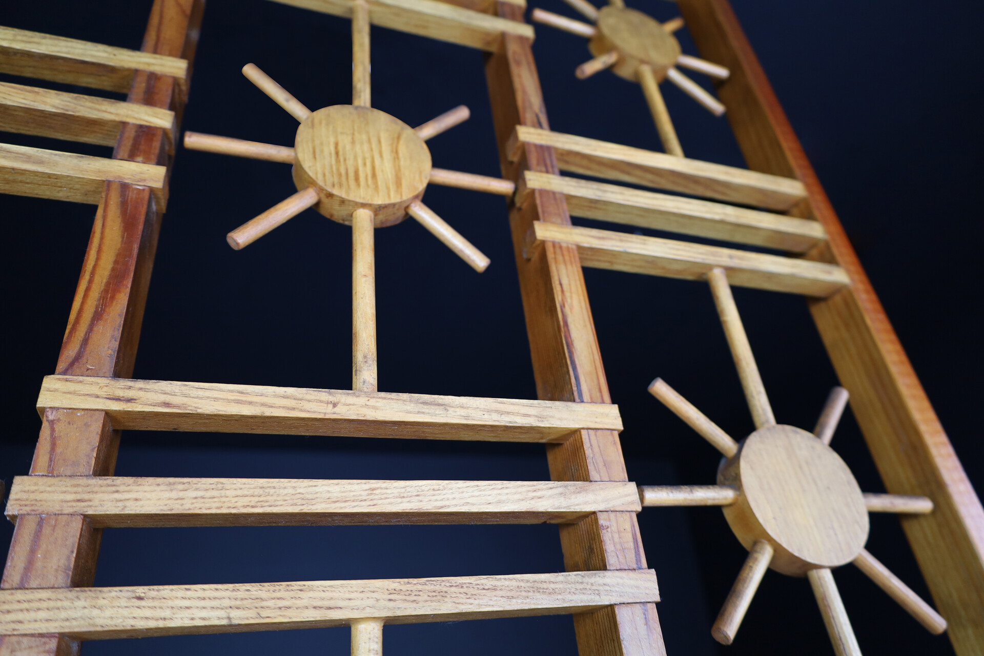 Mid century modern Rattan And Bamboo Screen / Room Divider With Sunbrust Accents, France 1960s Mid-20th century