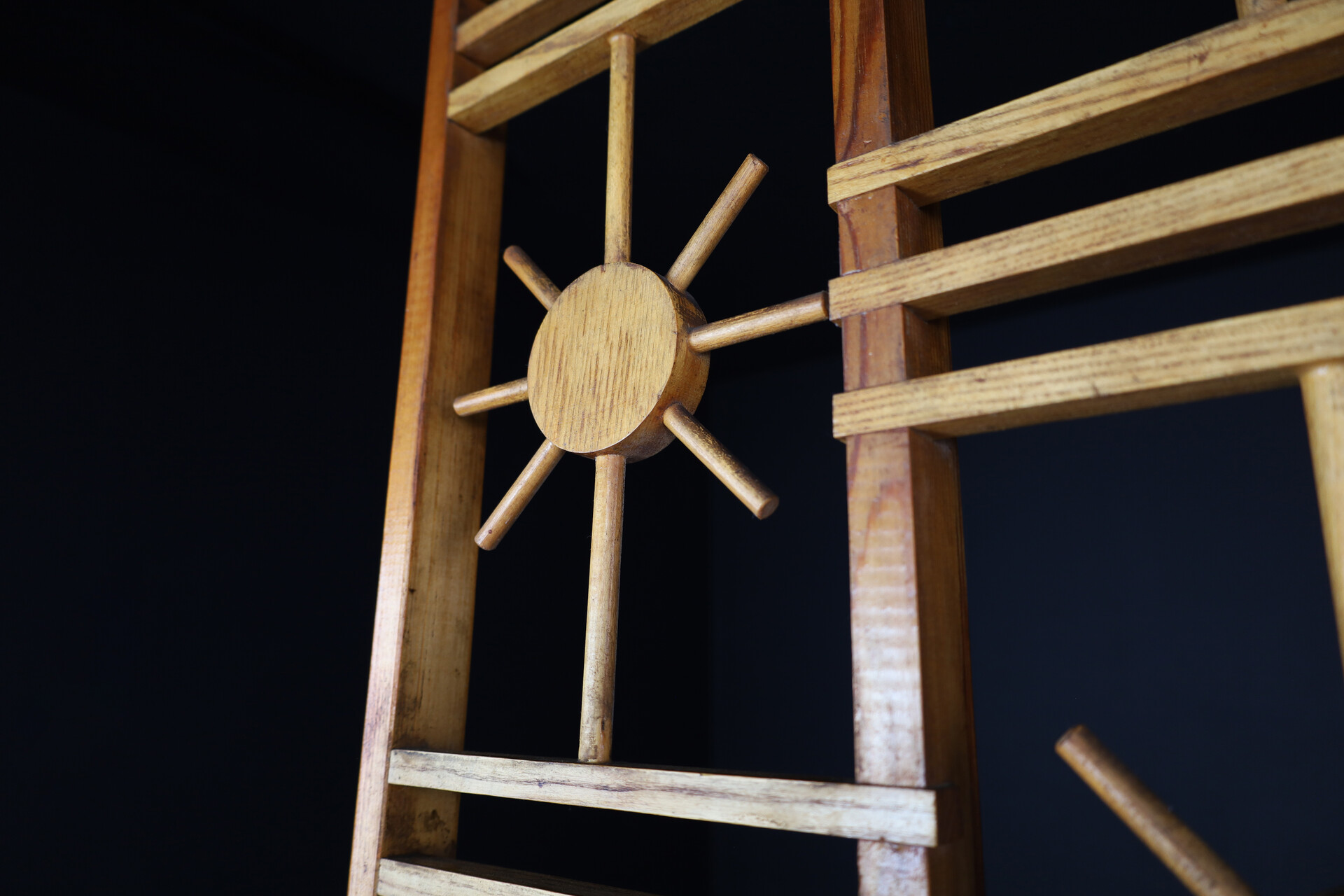 Mid century modern Rattan And Bamboo Screen / Room Divider With Sunbrust Accents, France 1960s Mid-20th century