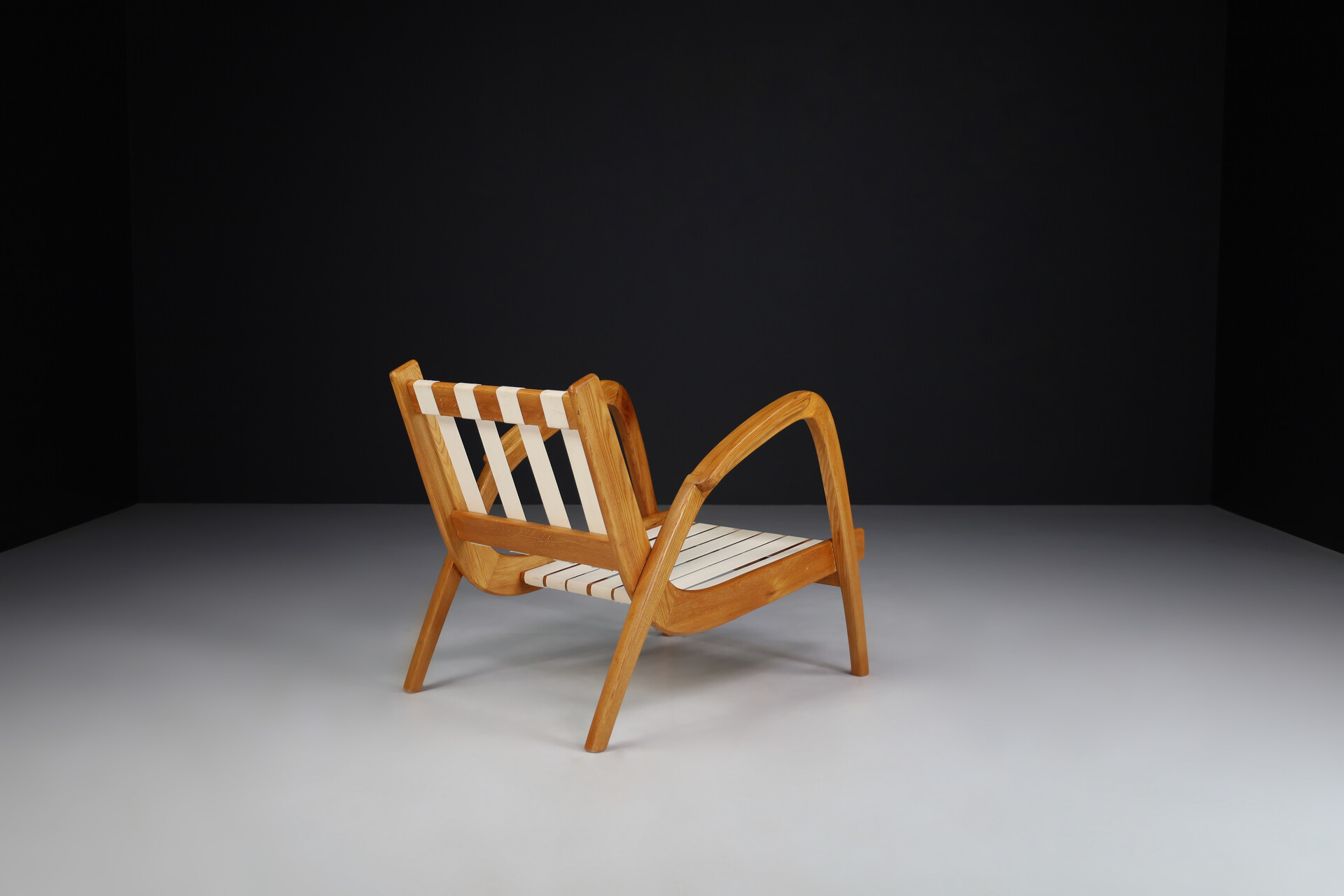 Mid century modern Reupholstered Lounge Chairs with Dynamic Bentwood Frame Praque, the 1940s. Mid-20th century