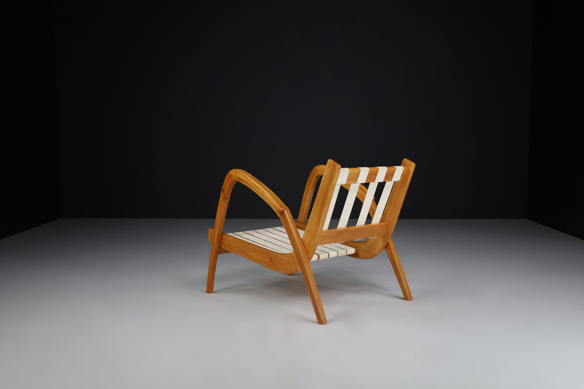 Mid century modern Reupholstered Lounge Chairs with Dynamic Bentwood Frame Praque, the 1940s. Mid-20th century