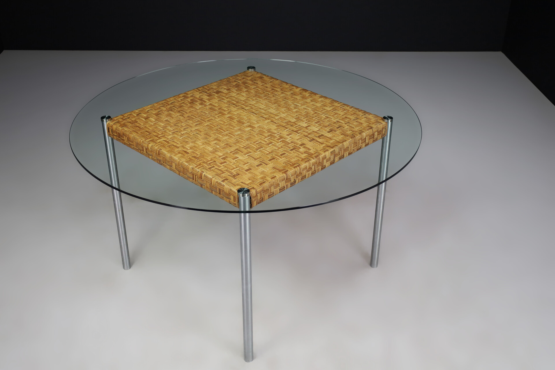 Mid century modern Round dining room table by Willem Hendrik Gispen For Gispen,The Netherlands Mid-20th century
